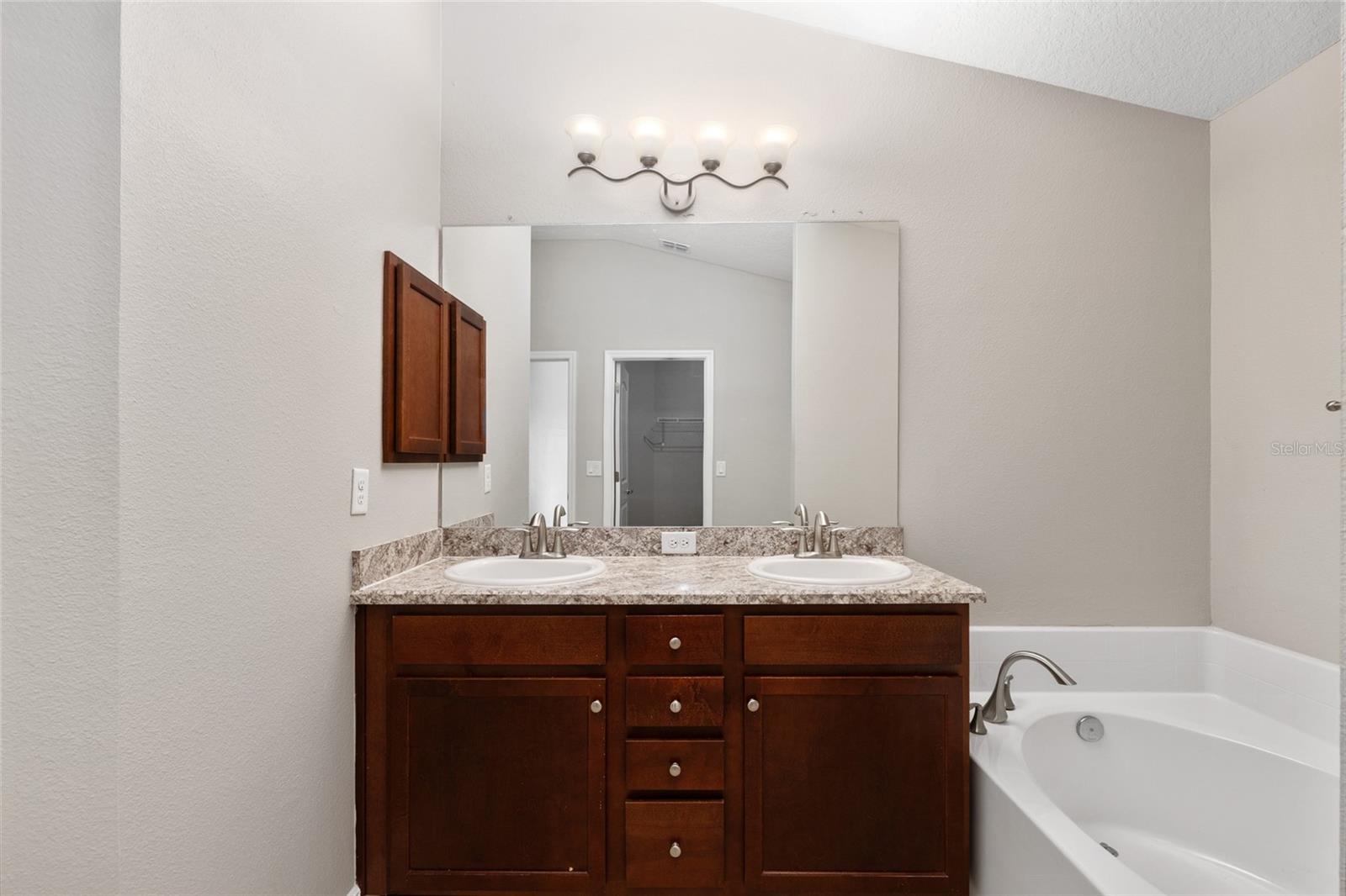 FRUITLAND PARK CHELSEAS RUN - Residential