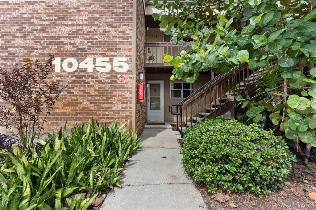 Photo of 10455 Carrollbrook Court #114, Tampa, FL 33618 (MLS # W7889772)