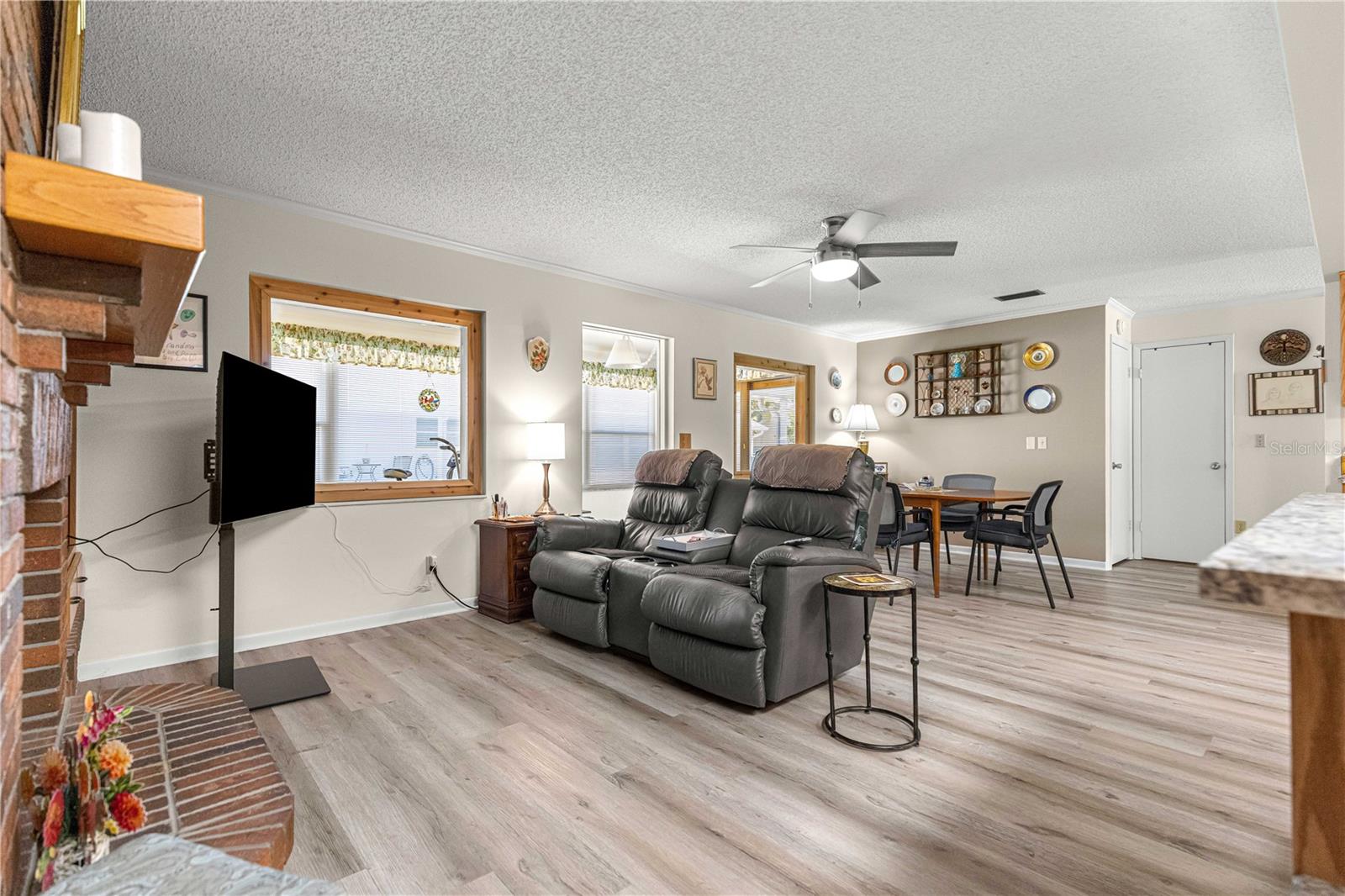 ON TOP OF THE WORLD - Residential