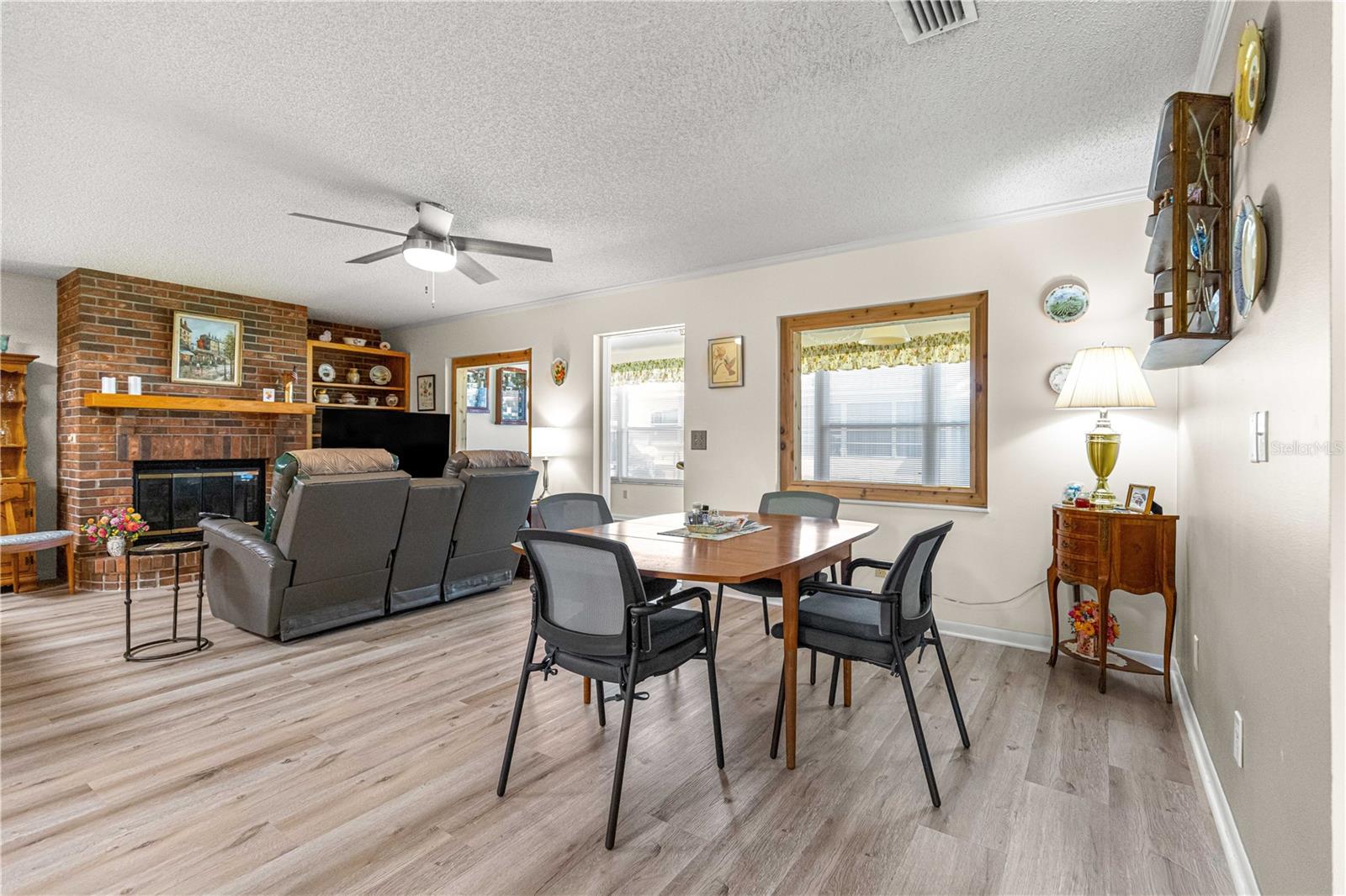 ON TOP OF THE WORLD - Residential