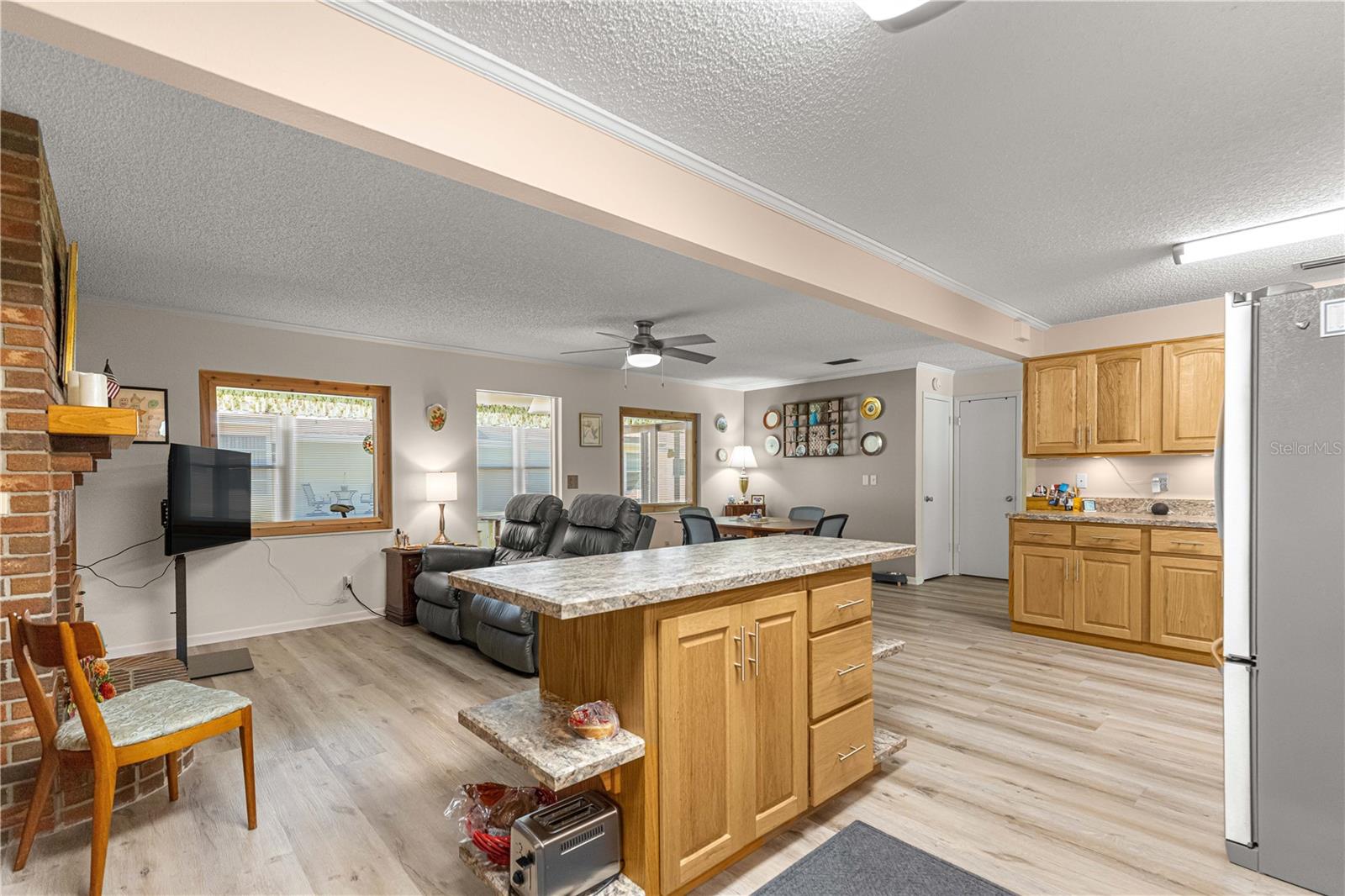 ON TOP OF THE WORLD - Residential