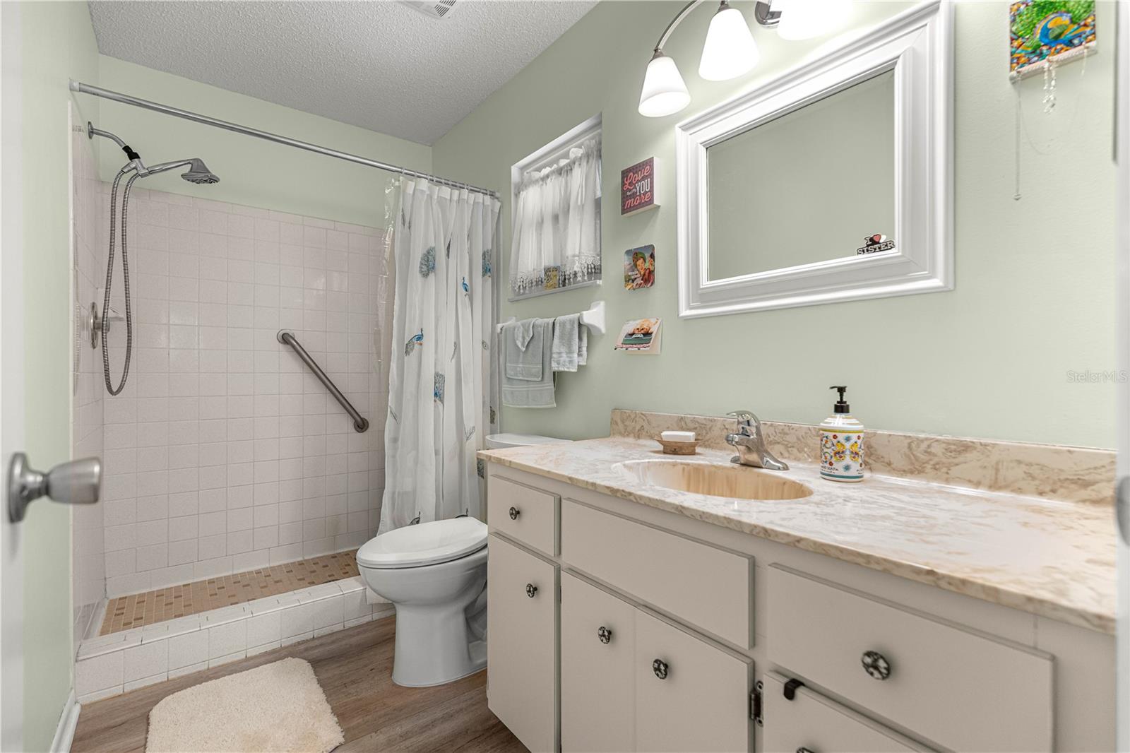 ON TOP OF THE WORLD - Residential