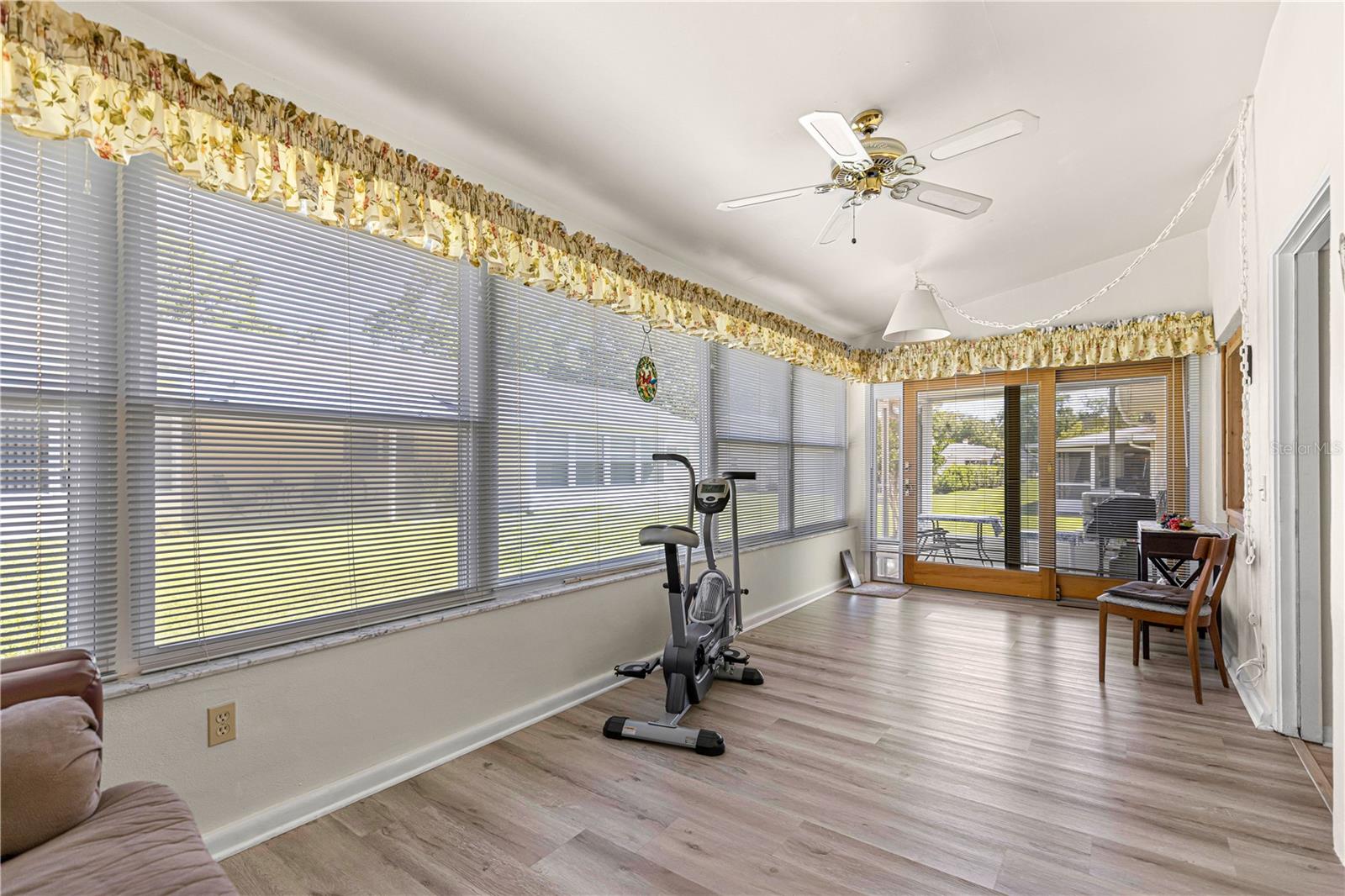 ON TOP OF THE WORLD - Residential