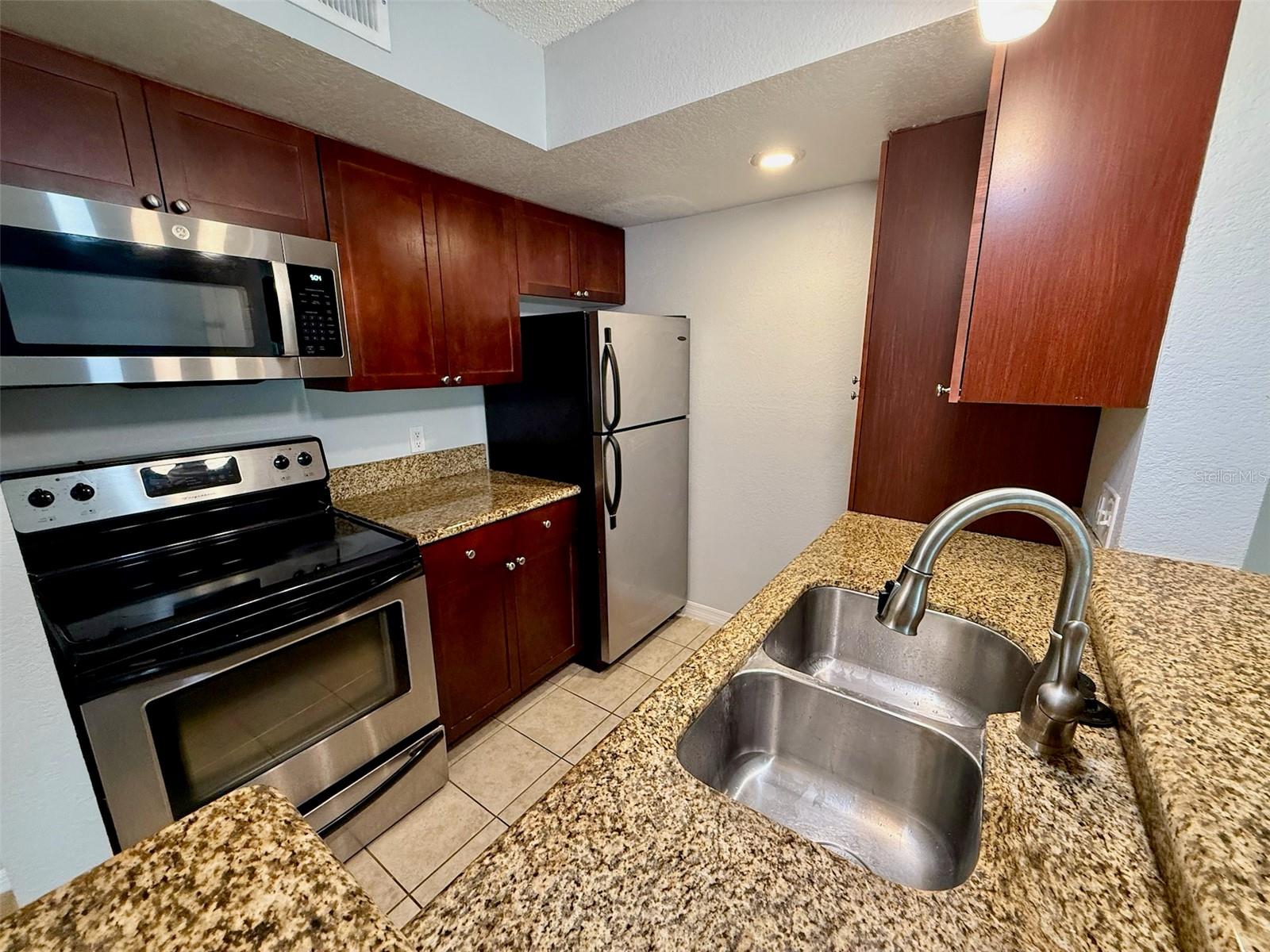 RESIDENCES AT VILLA MEDICI - Residential Lease