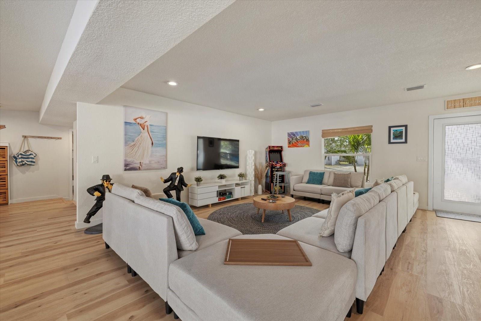 2069 BOUGAINVILLEA STREET