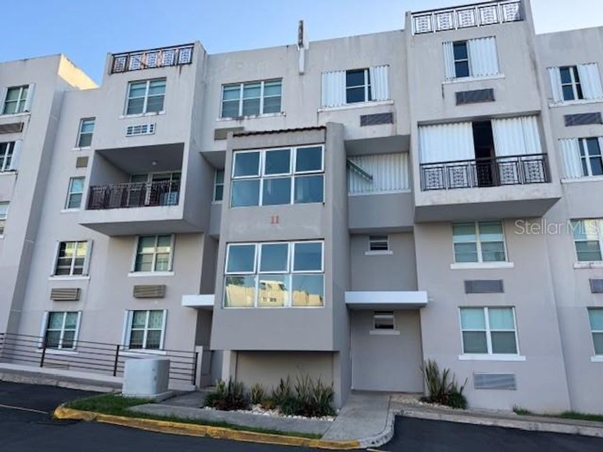 Excellent penthouse apartment. Super central location, with easy access to main roads, schools, hospitals, and restaurants. It comes fully equipped with appliances and also has a water cistern. Contact us for more information.