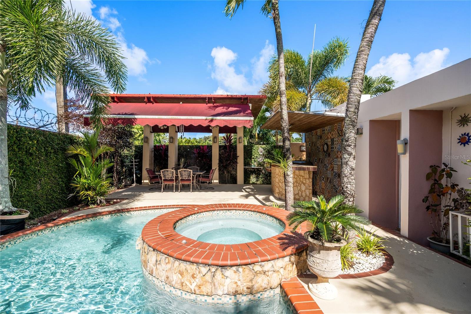 HILL MANSIONS - Residential