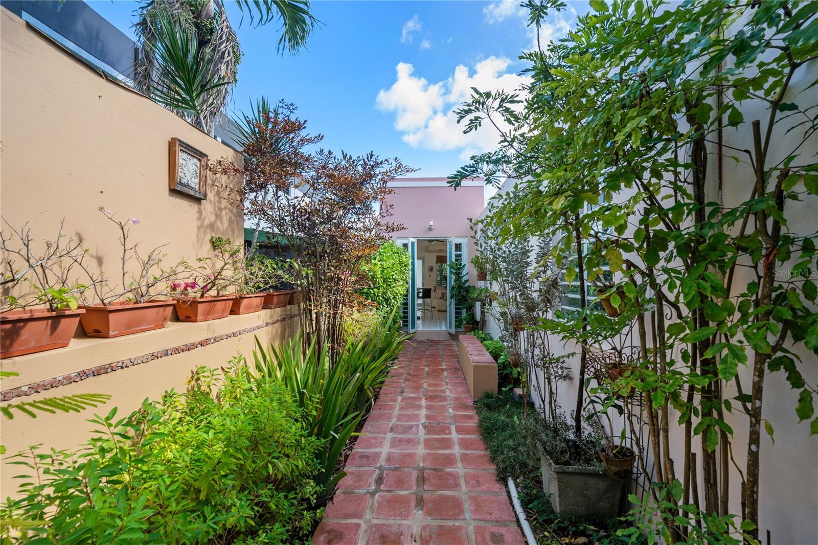 HILL MANSIONS - Residential