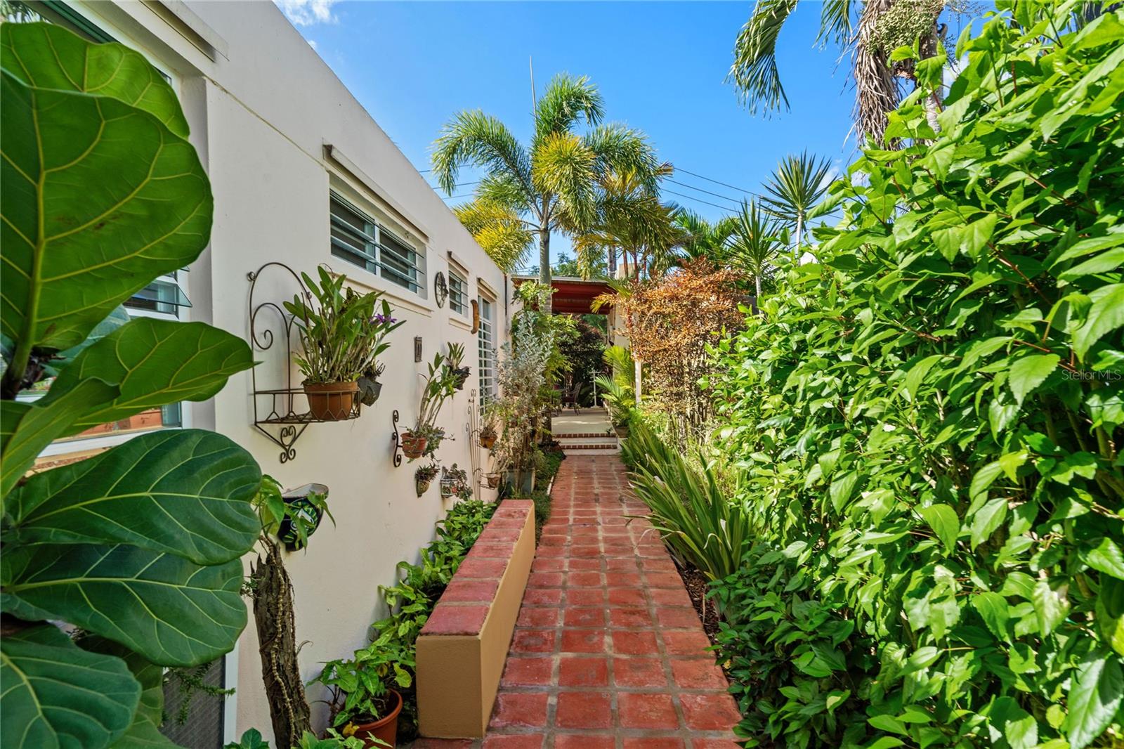 HILL MANSIONS - Residential