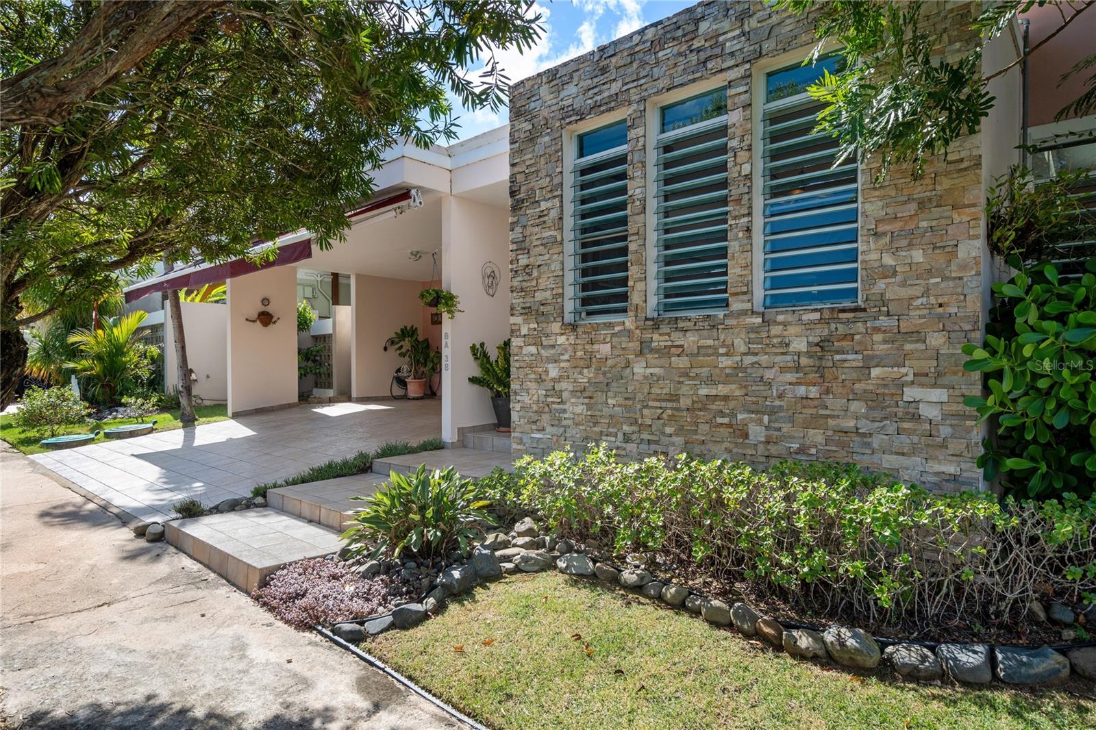 HILL MANSIONS - Residential