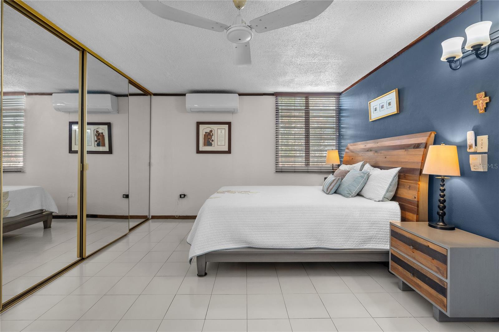 HILL MANSIONS - Residential