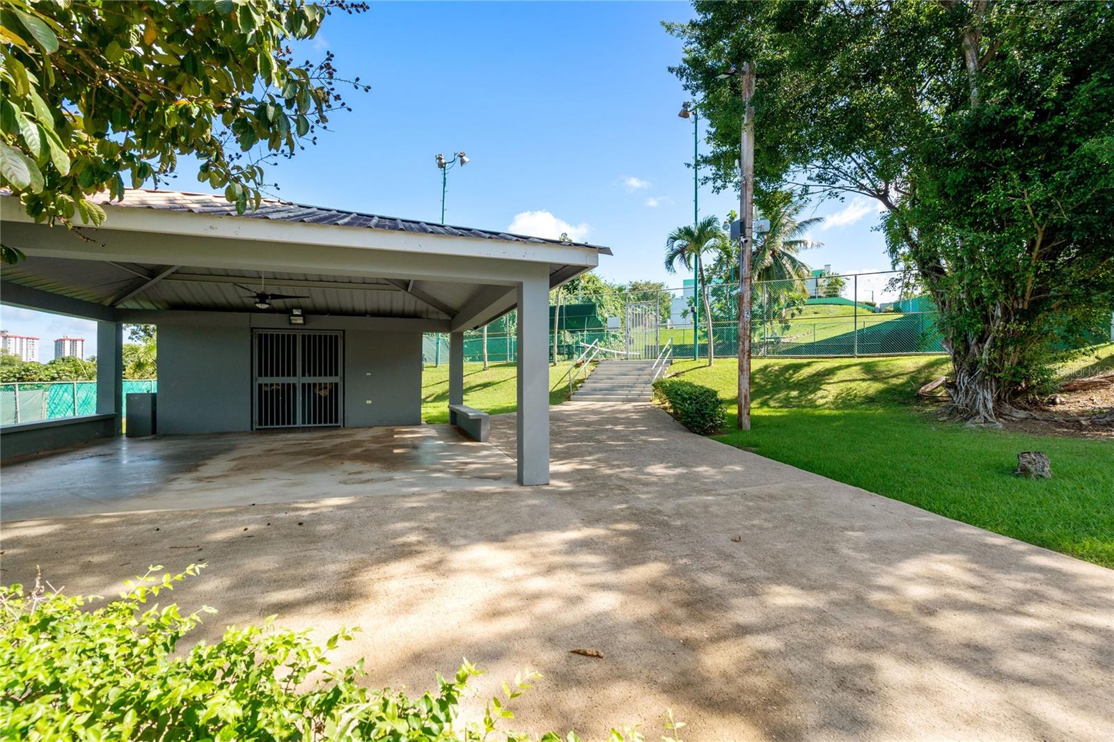 HILL MANSIONS - Residential