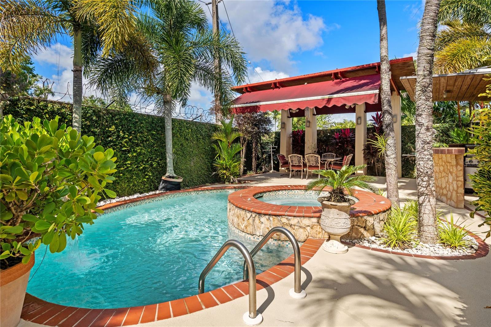 HILL MANSIONS - Residential