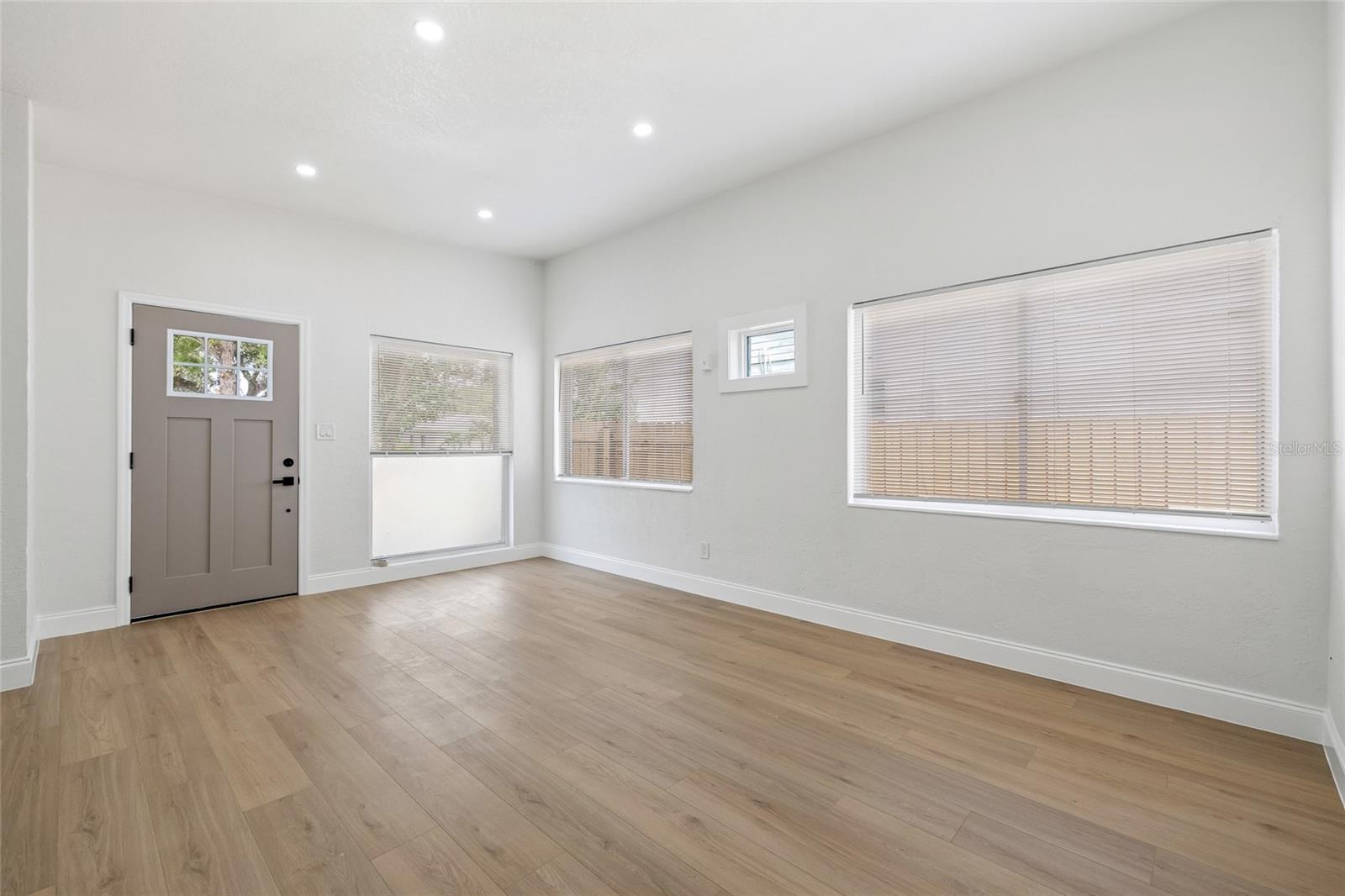 CRESTMONT - Residential
