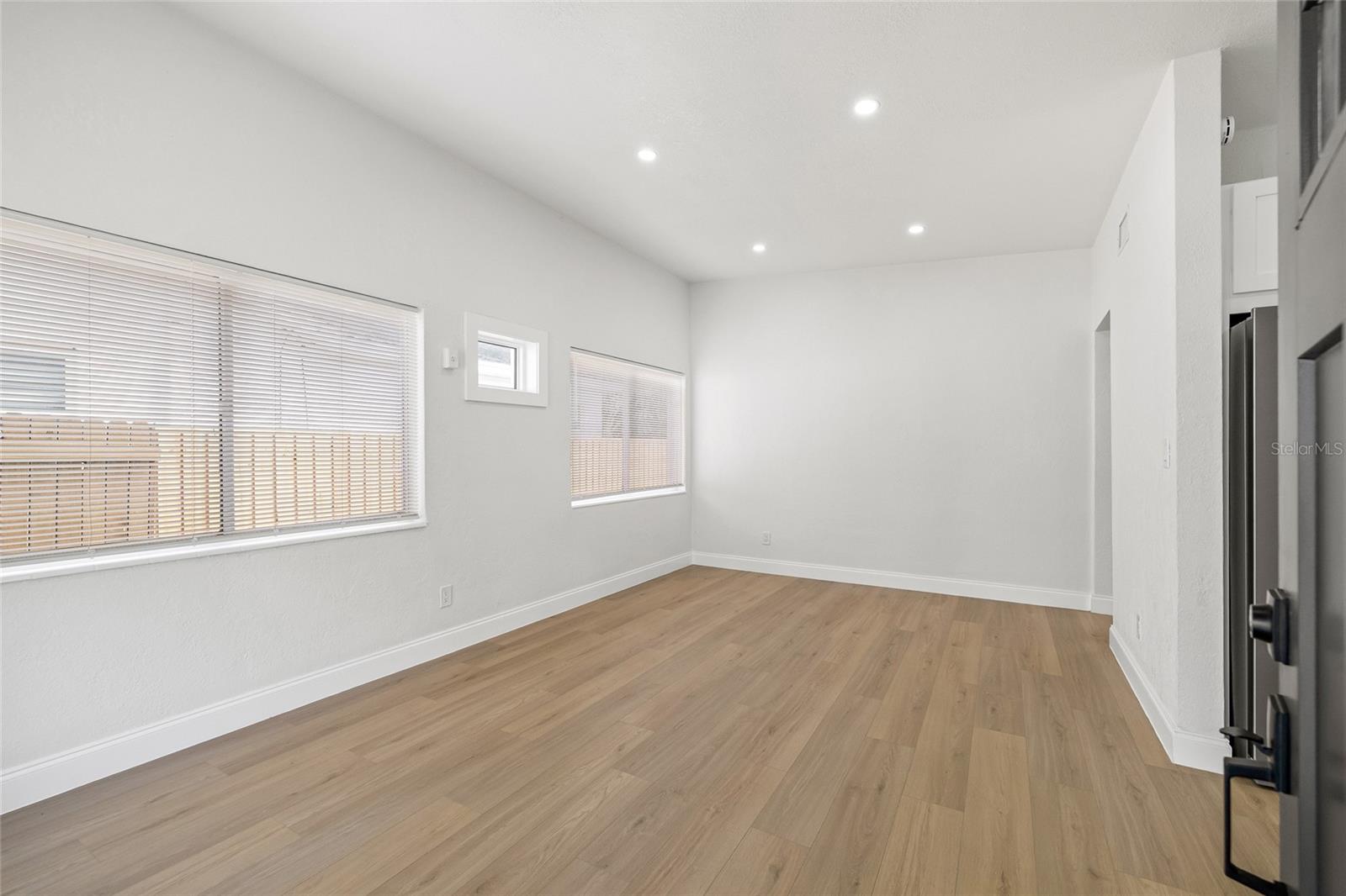 CRESTMONT - Residential