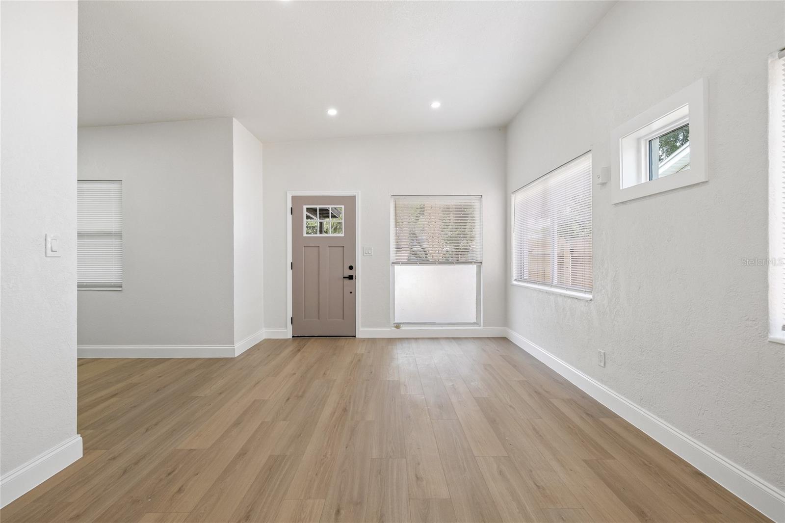 CRESTMONT - Residential