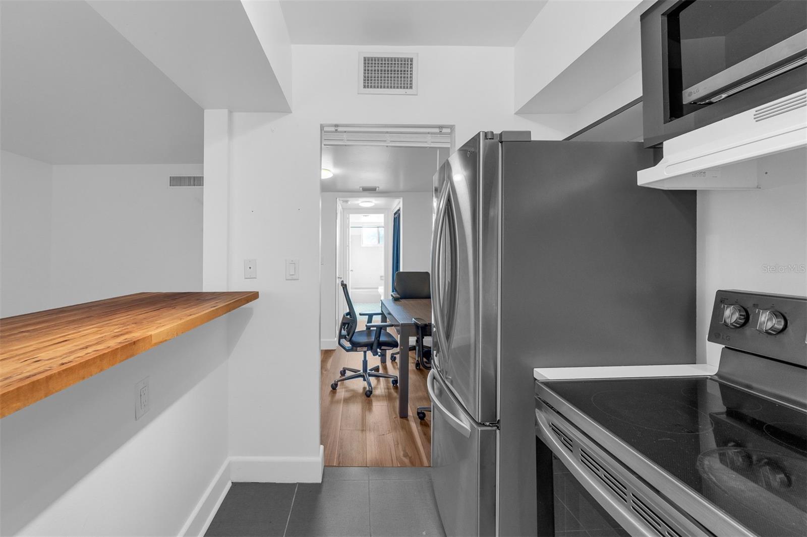 LAKE MAITLAND TERRACE APTS - Residential