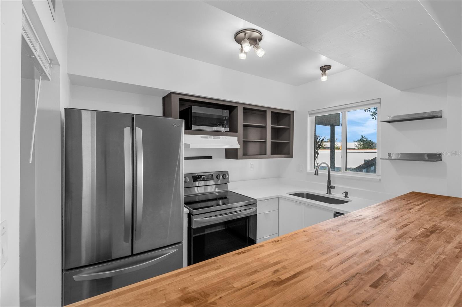 LAKE MAITLAND TERRACE APTS - Residential