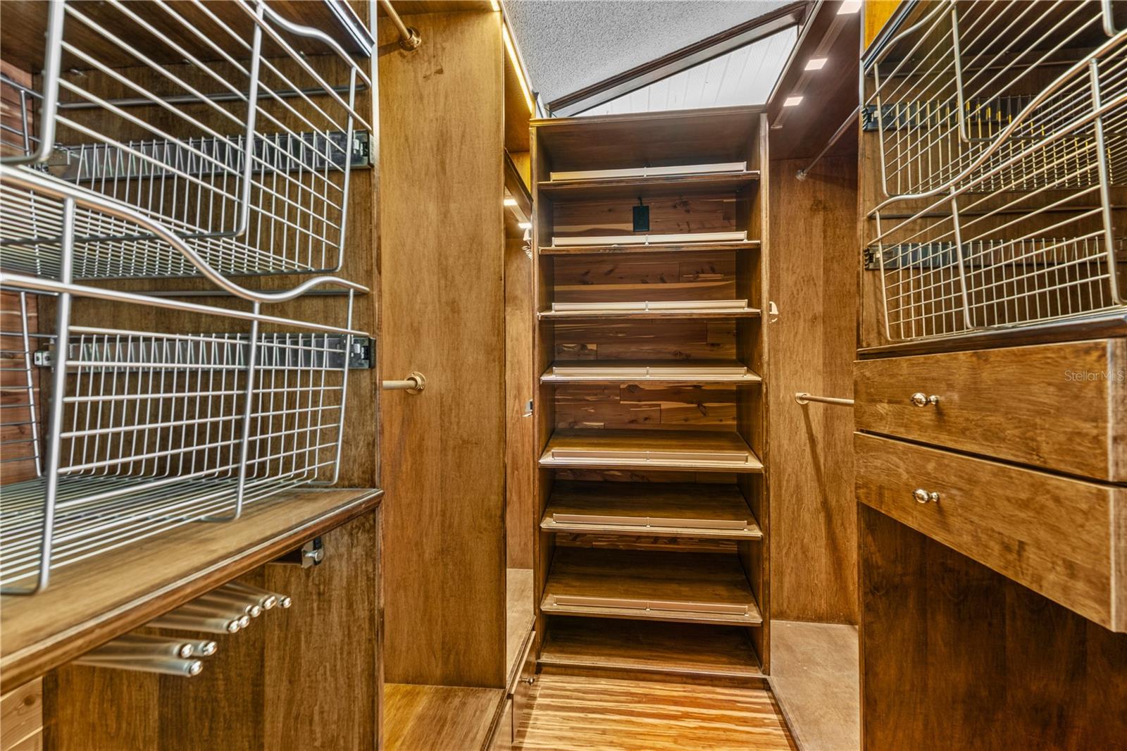 TOMOKA OAKS COUNTRY CLUB ESTATES - Residential