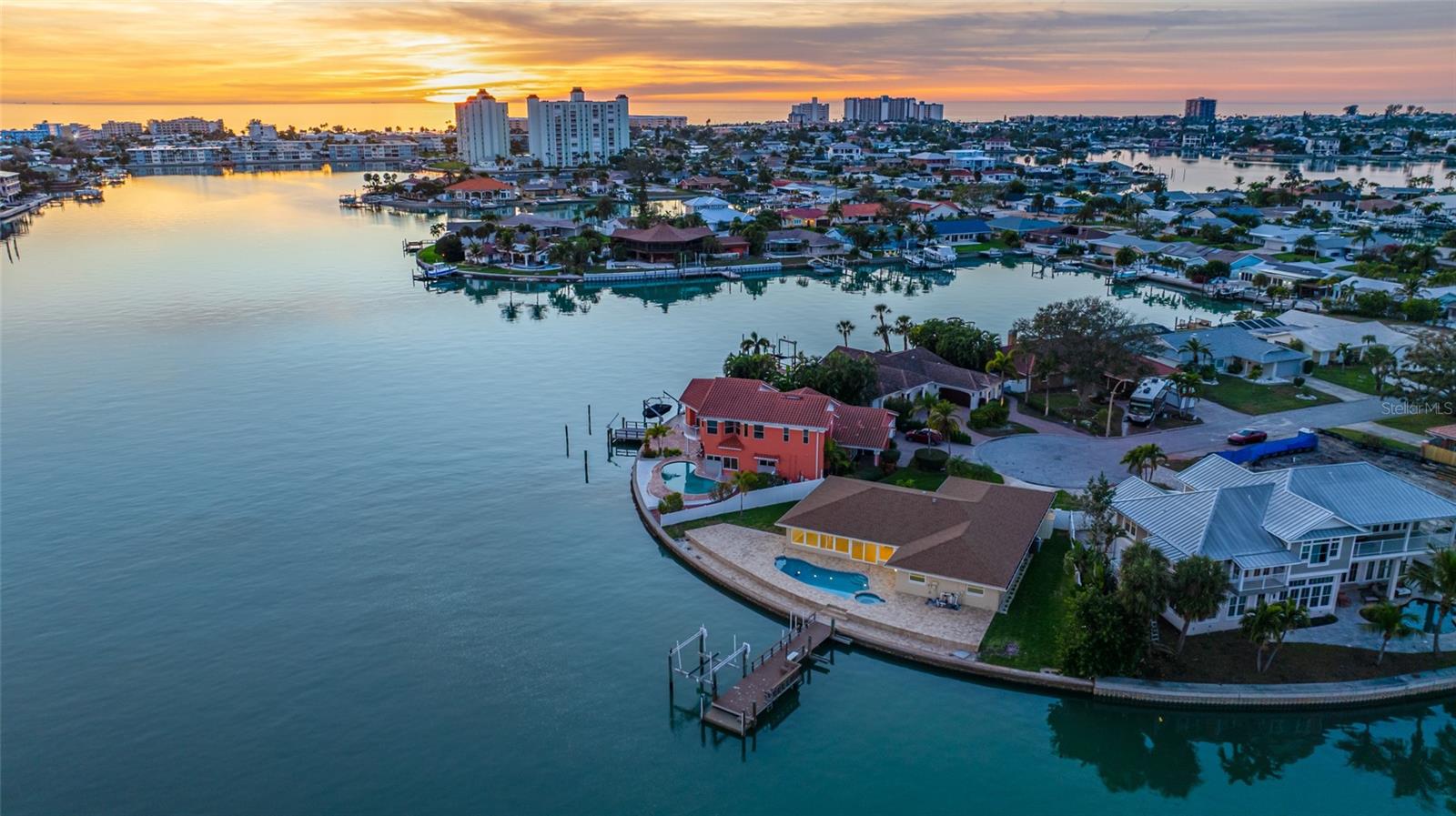THREE PALMS POINT - Residential