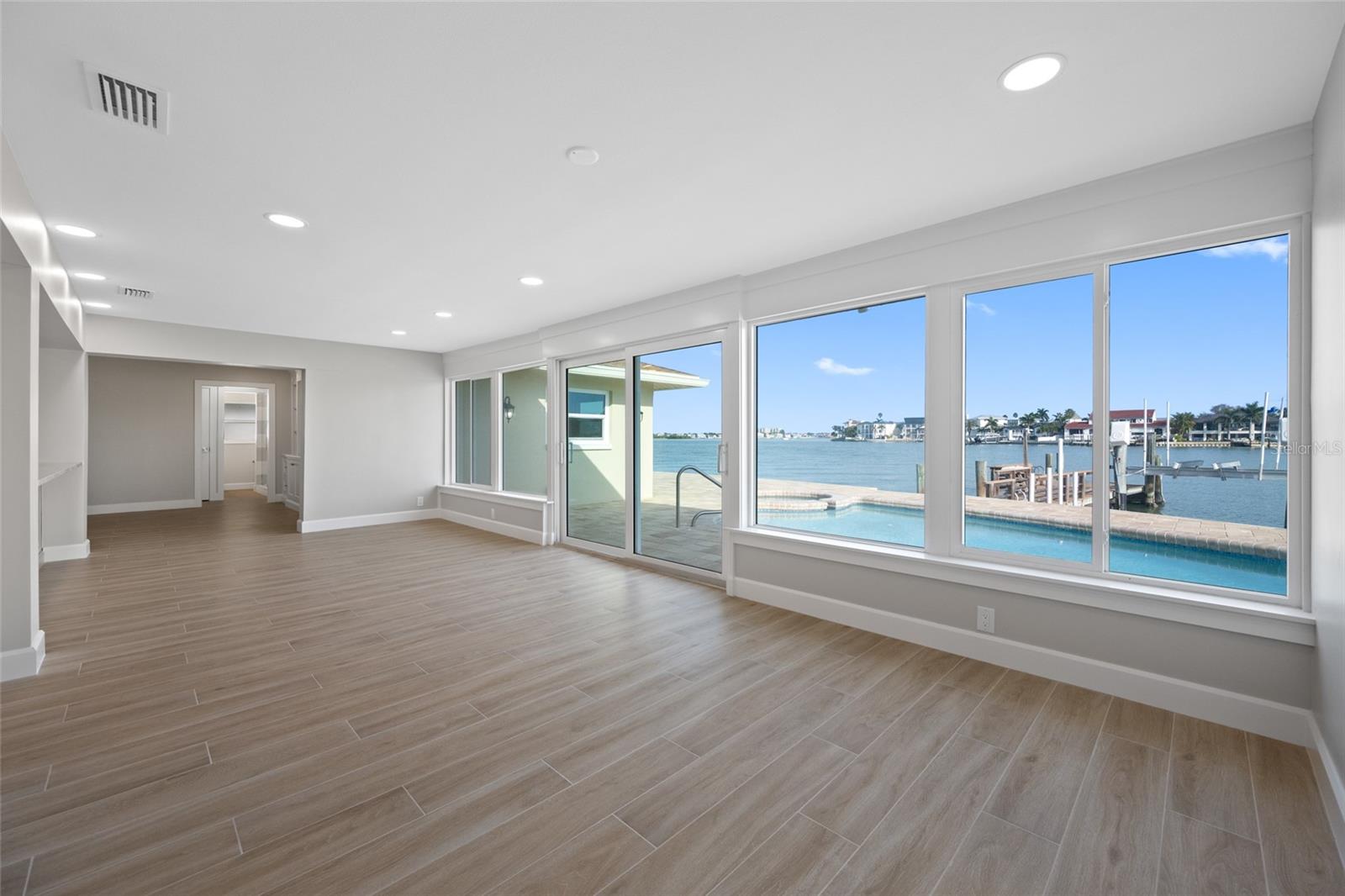 THREE PALMS POINT - Residential