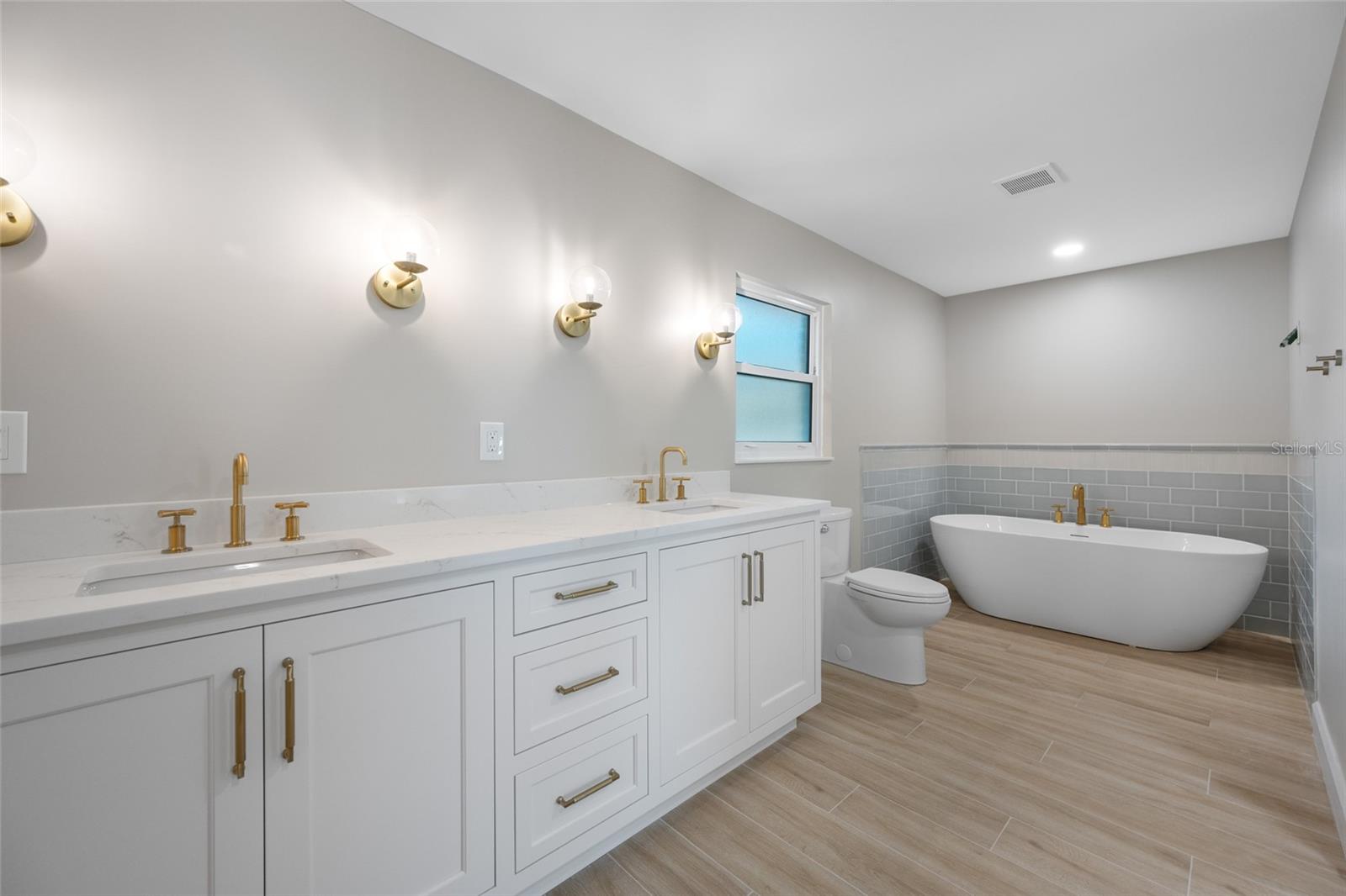 THREE PALMS POINT - Residential