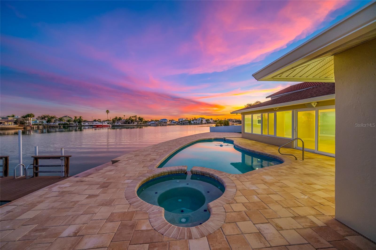 THREE PALMS POINT - Residential