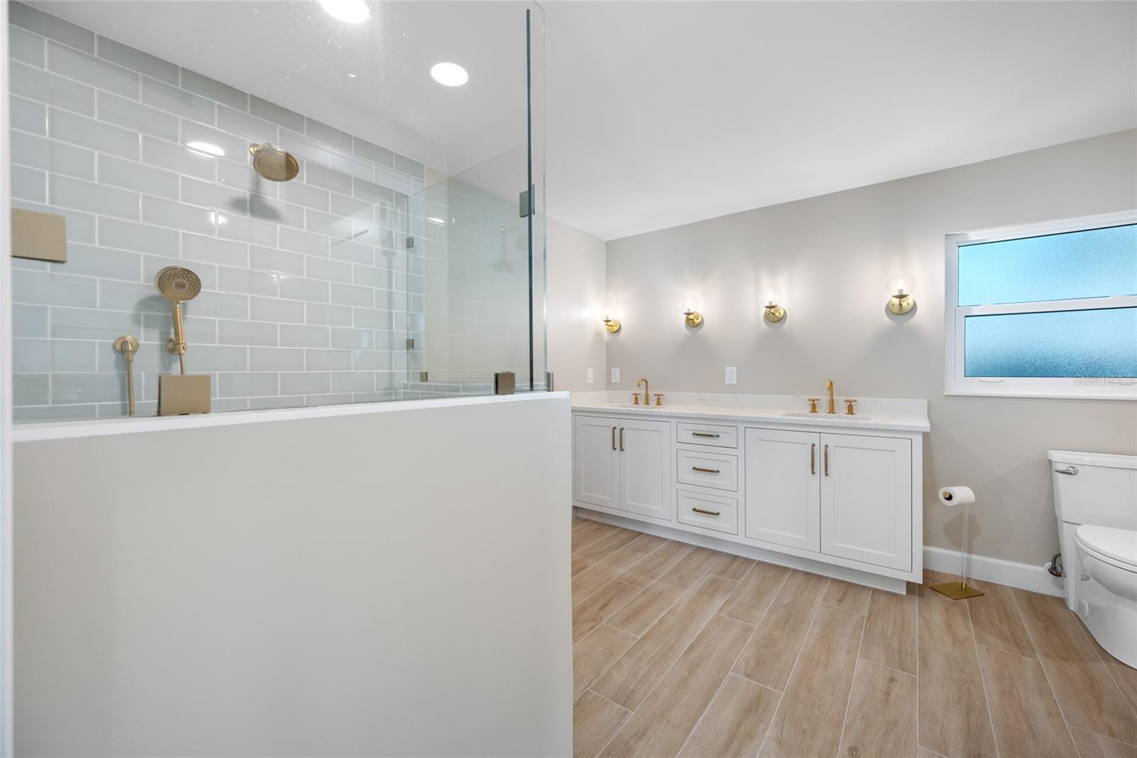 THREE PALMS POINT - Residential