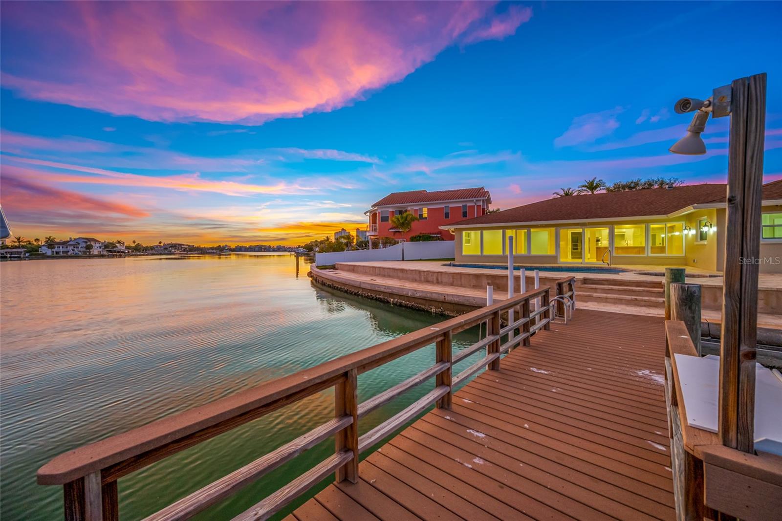 THREE PALMS POINT - Residential