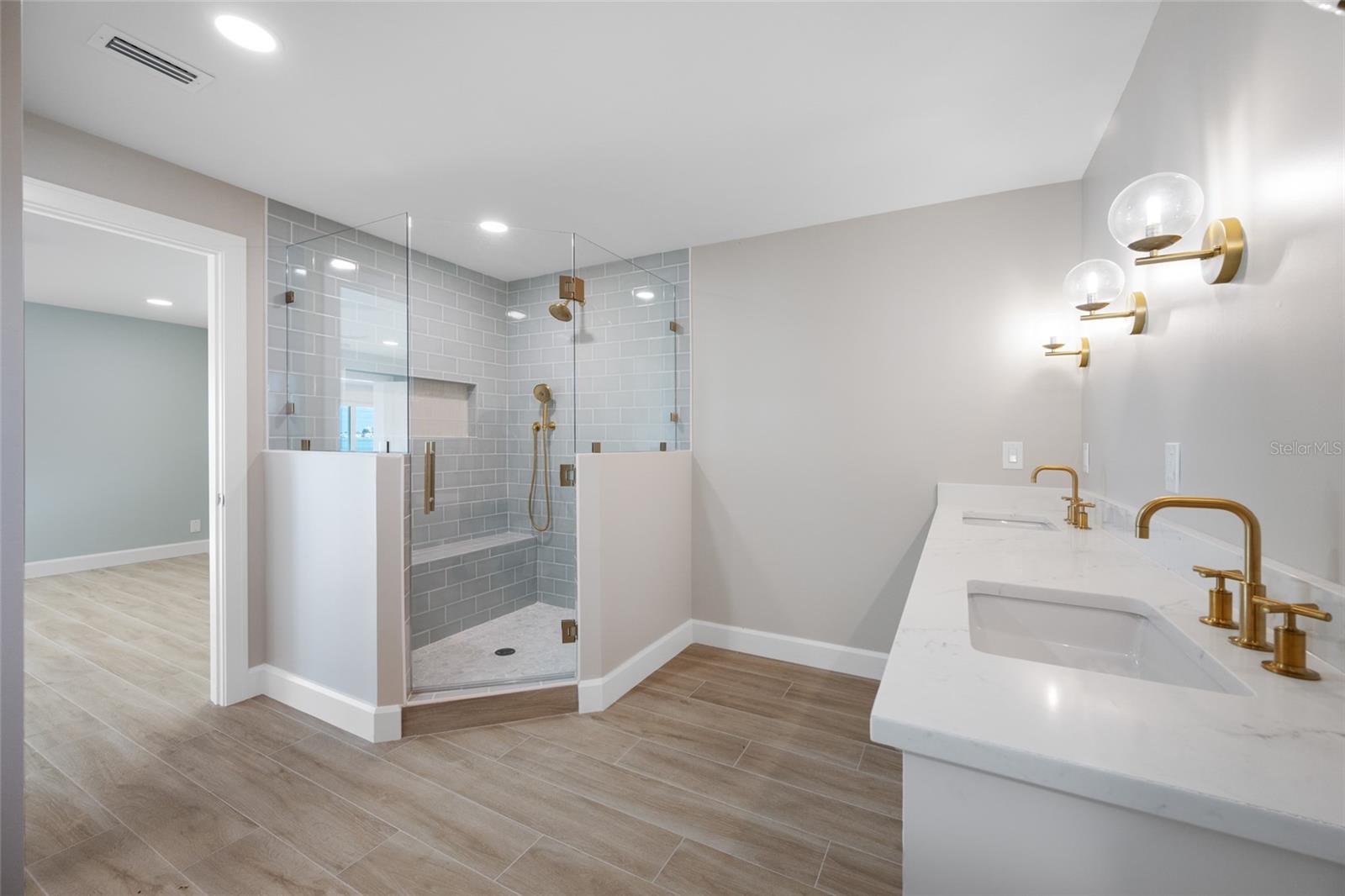 THREE PALMS POINT - Residential