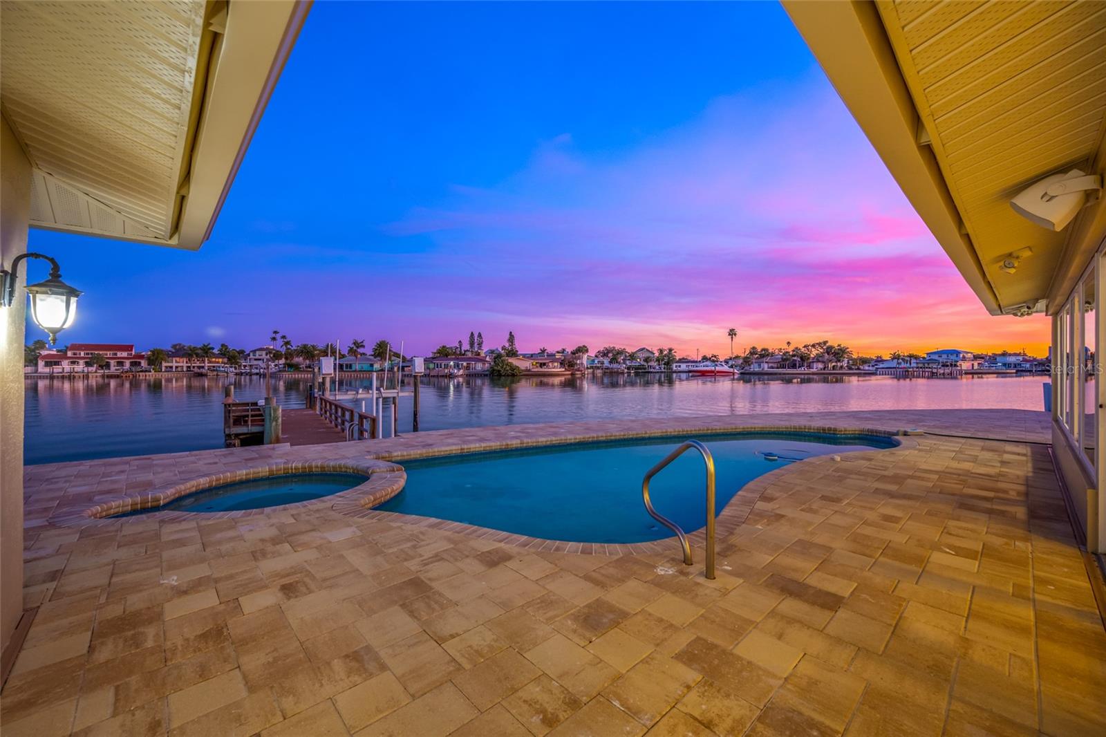 THREE PALMS POINT - Residential