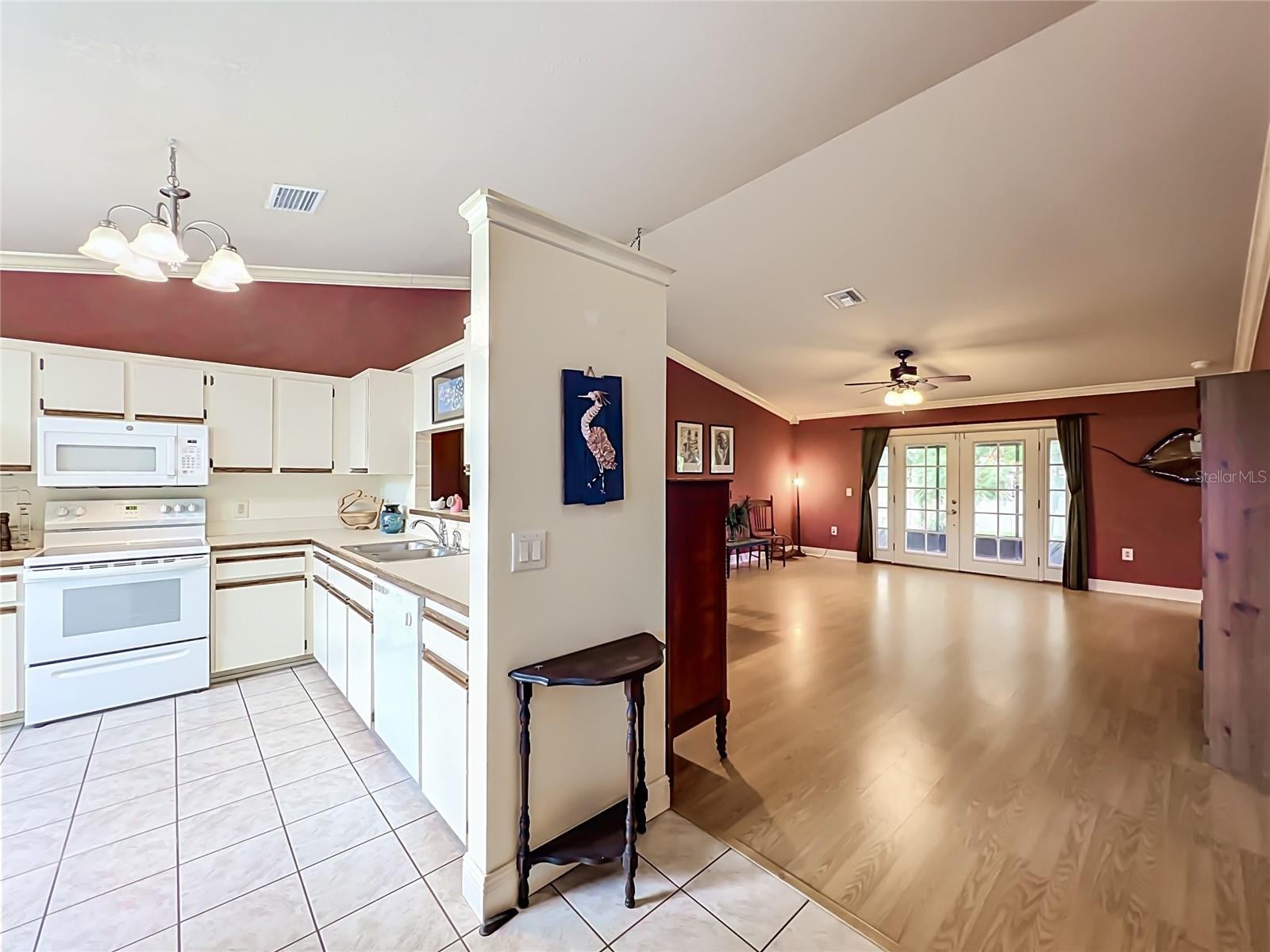 859 YORKTOWNE DRIVE