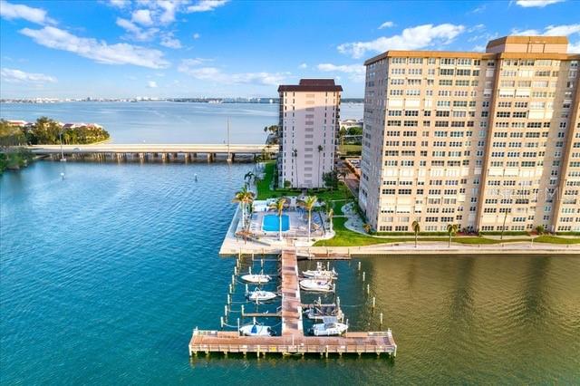 BAYWAY ISLES POINT BRITTANY FIVE - Residential