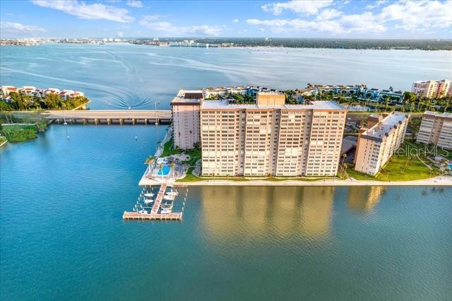BAYWAY ISLES POINT BRITTANY FIVE - Residential