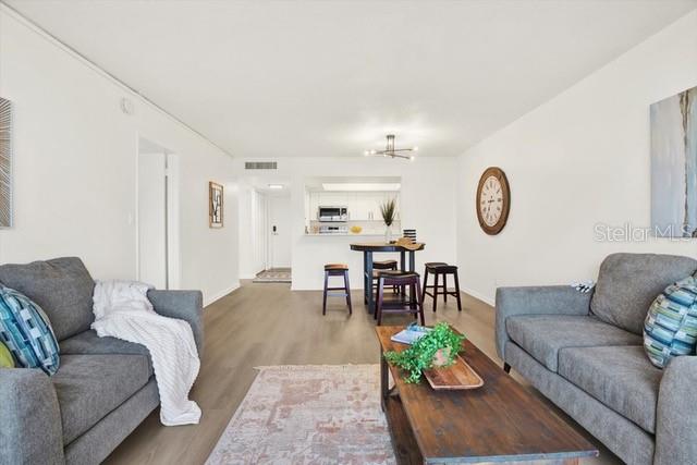 BAYWAY ISLES POINT BRITTANY FIVE - Residential