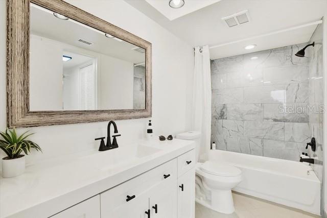 BAYWAY ISLES POINT BRITTANY FIVE - Residential