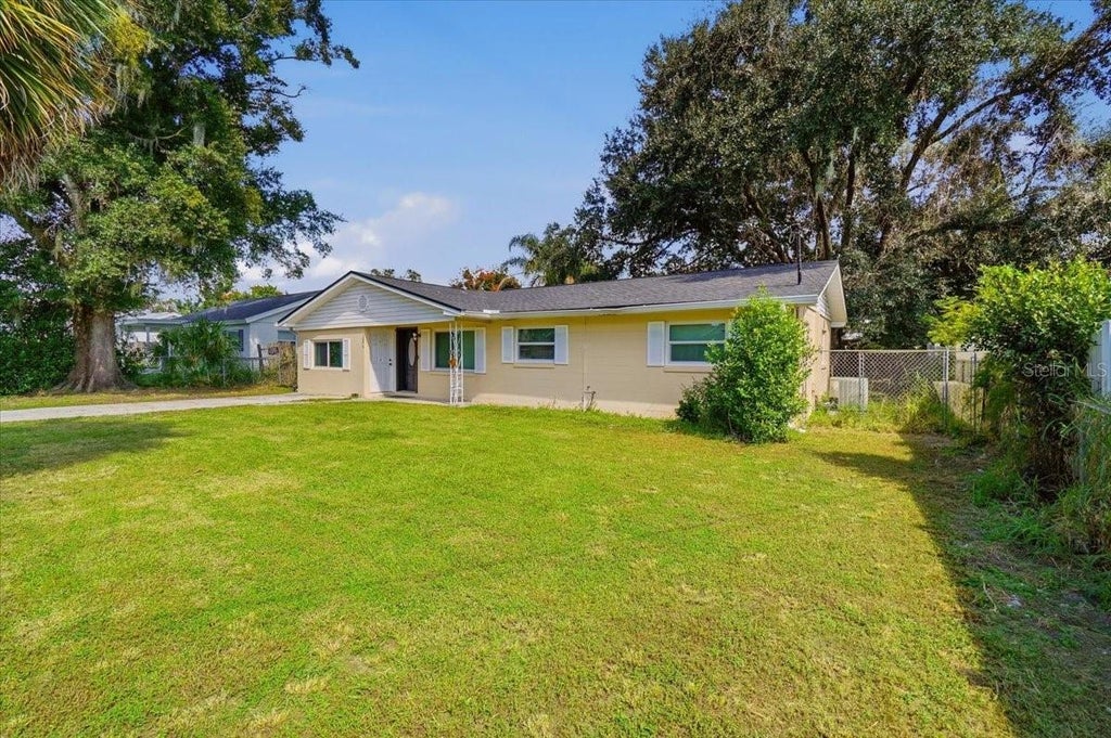 Photo of 1096 Carefree Cove Drive, Winter Haven, FL 33881 (MLS # A4710224)