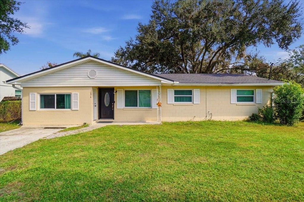 Photo of 1096 Carefree Cove Drive, Winter Haven, FL 33881 (MLS # A4710224)