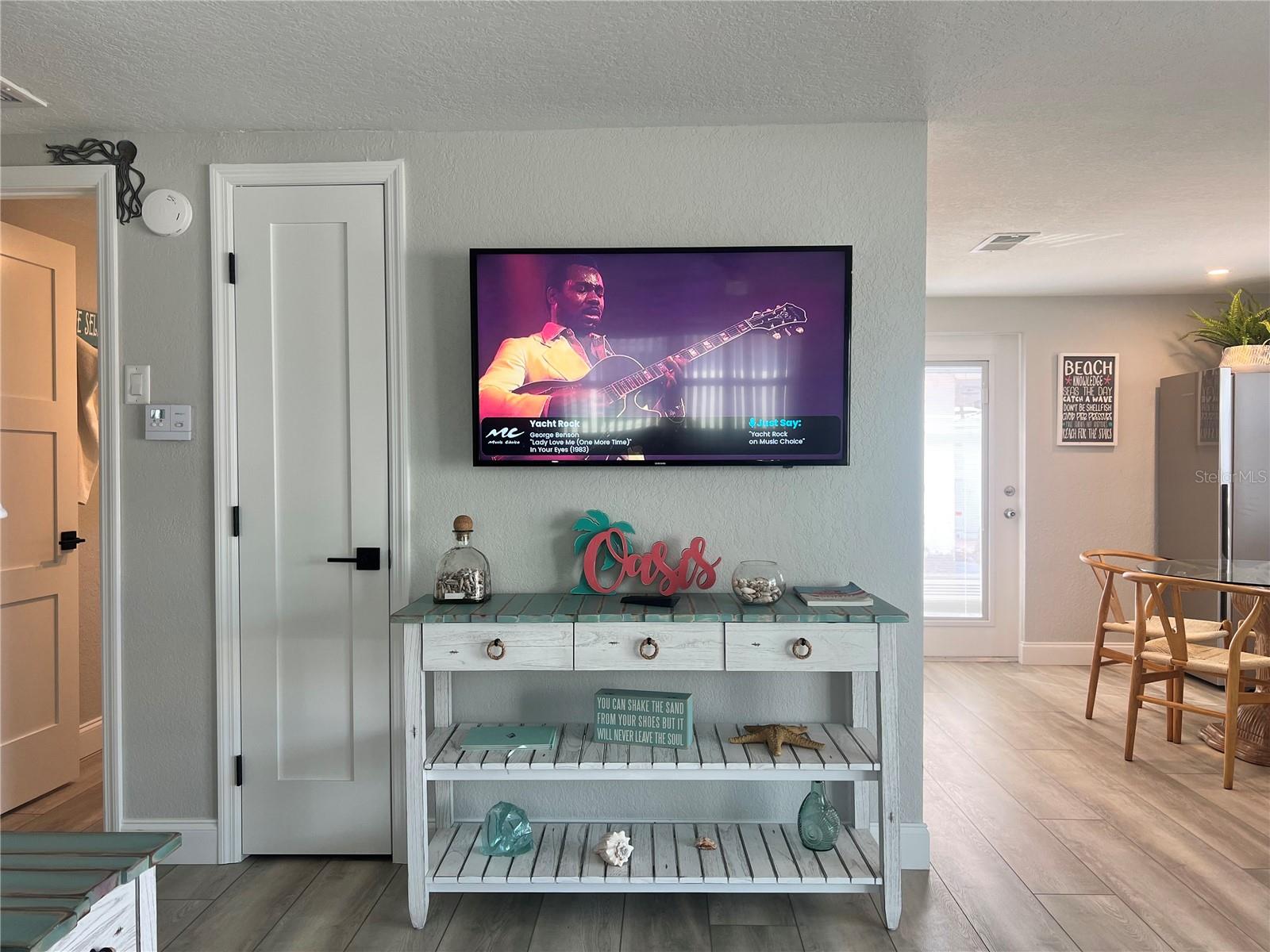 6154 MIDNIGHT PASS ROAD D02