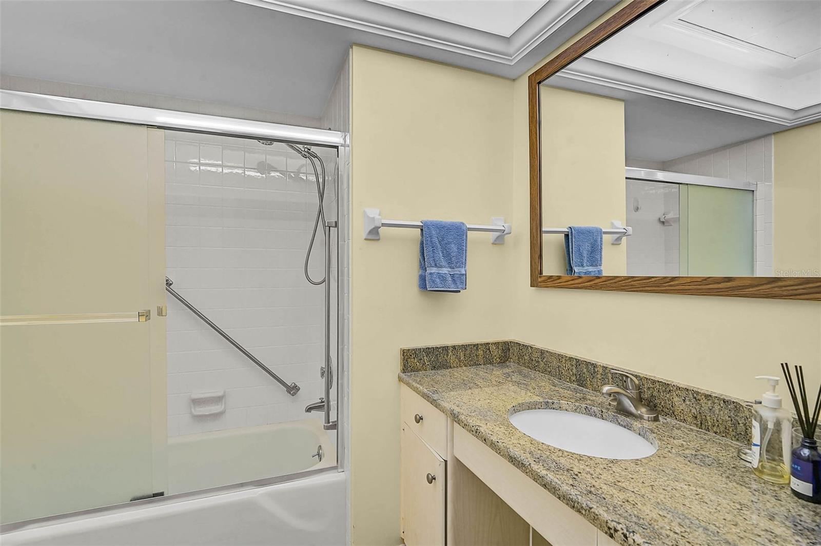 SOUTH GATE VILLAGE GREEN 09 - Residential