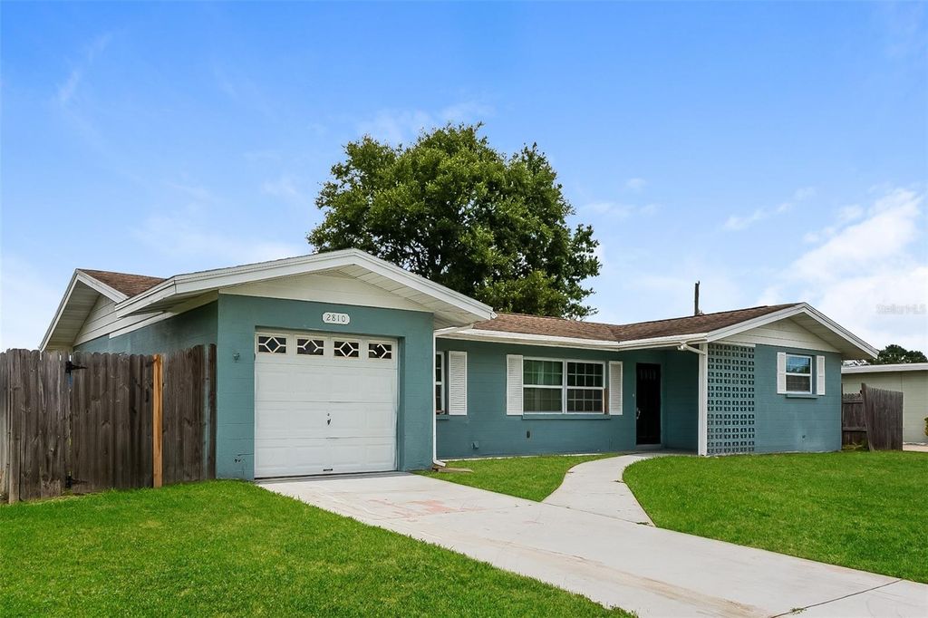 Photo of 2810 Southern Parkway W, Bradenton, FL 34205 (MLS # O6330239)