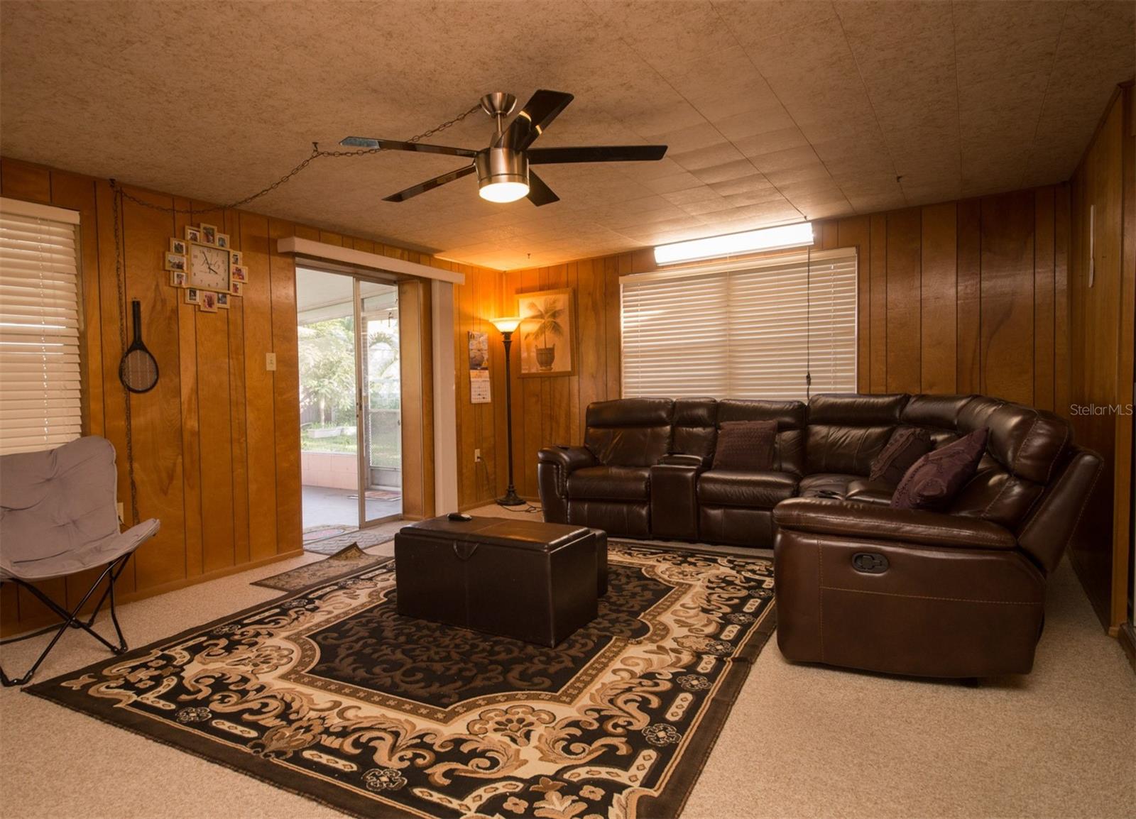 COUNTRY CLUB MANOR - Residential