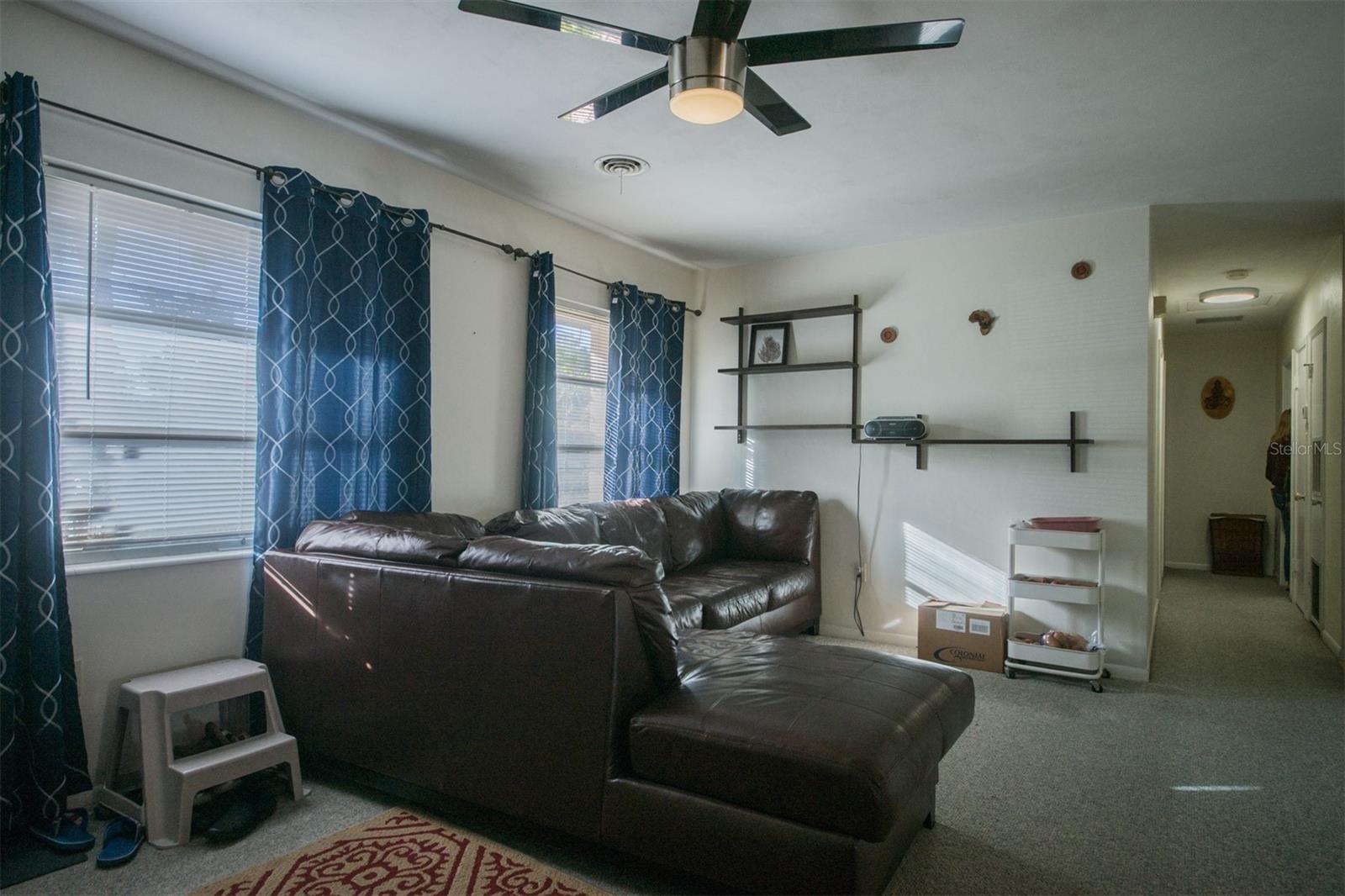 COUNTRY CLUB MANOR - Residential