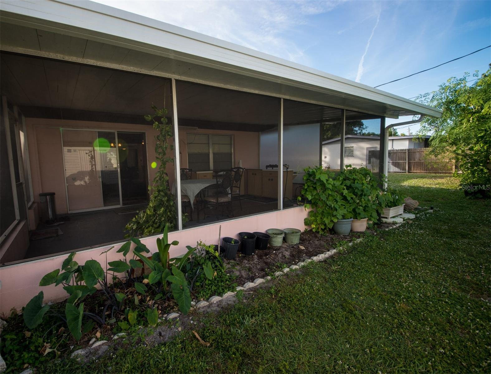 COUNTRY CLUB MANOR - Residential