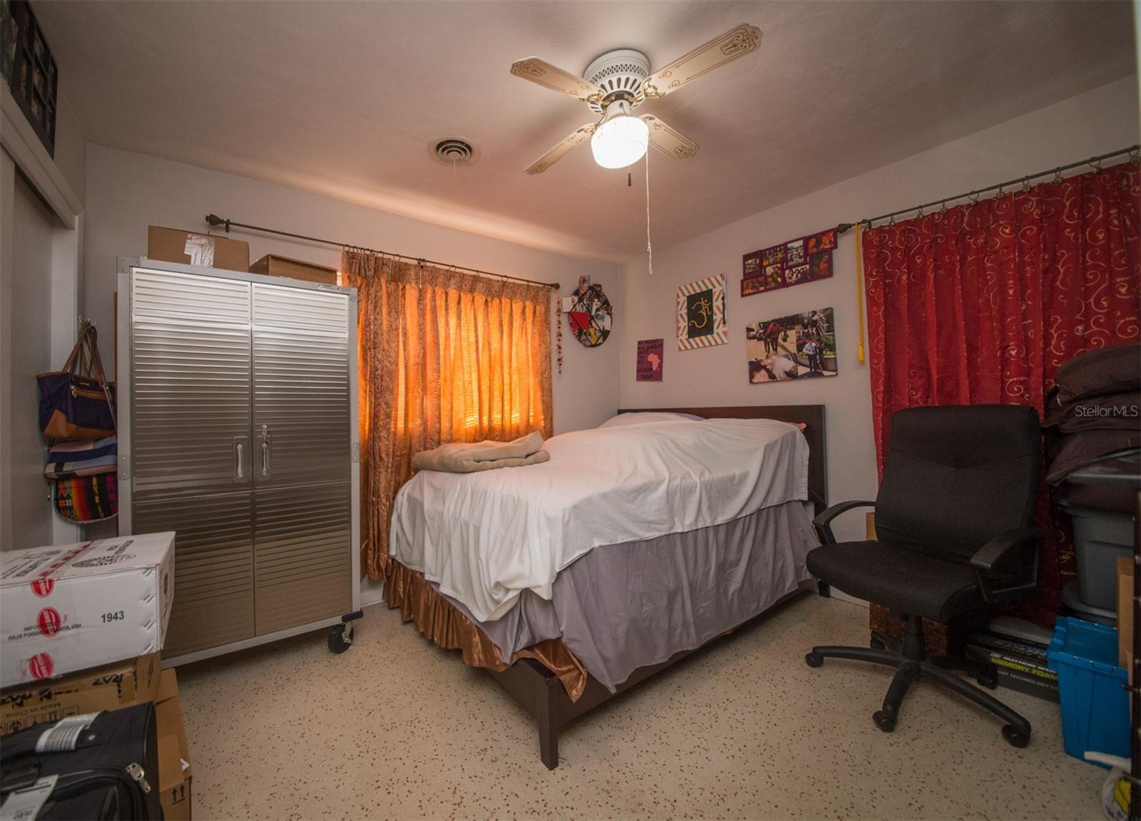 COUNTRY CLUB MANOR - Residential