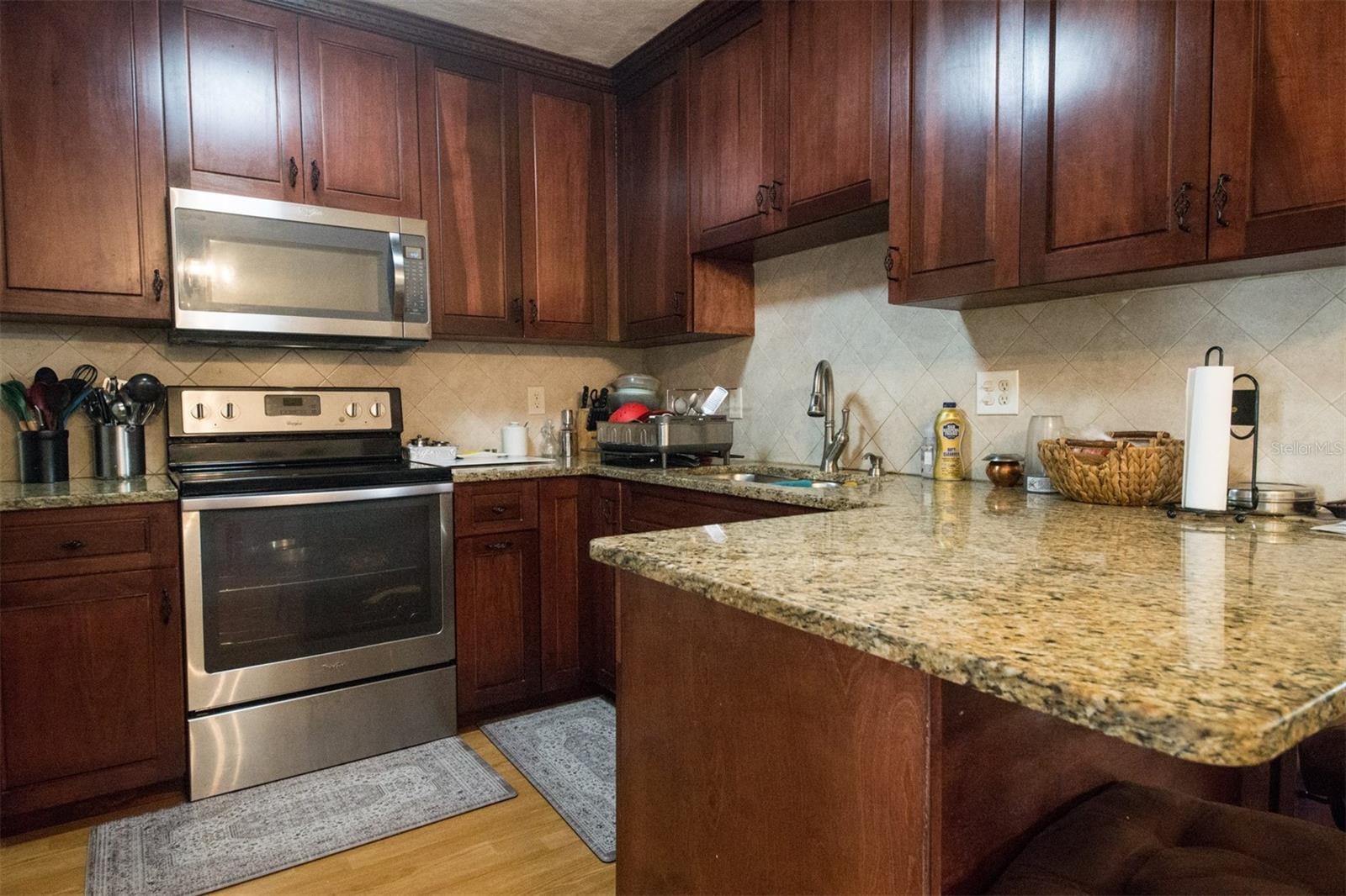 COUNTRY CLUB MANOR - Residential