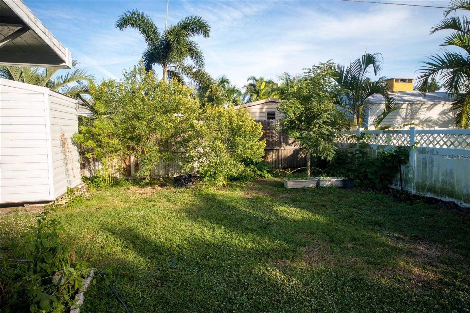 COUNTRY CLUB MANOR - Residential