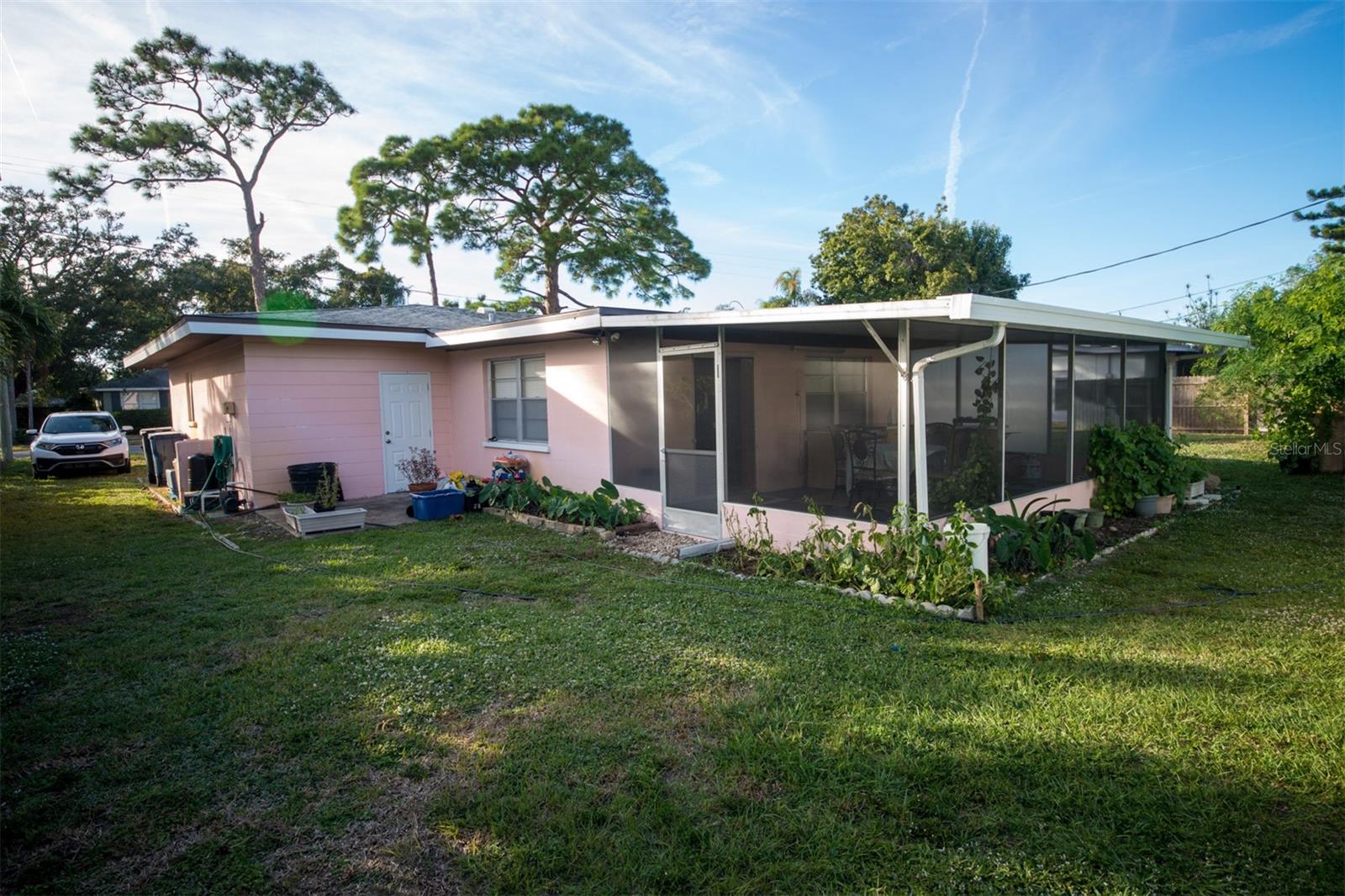 COUNTRY CLUB MANOR - Residential