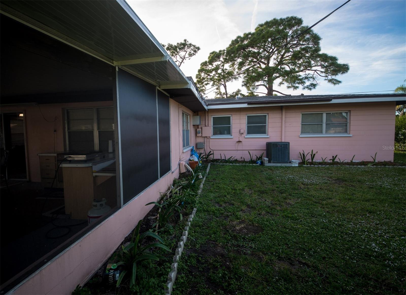 COUNTRY CLUB MANOR - Residential