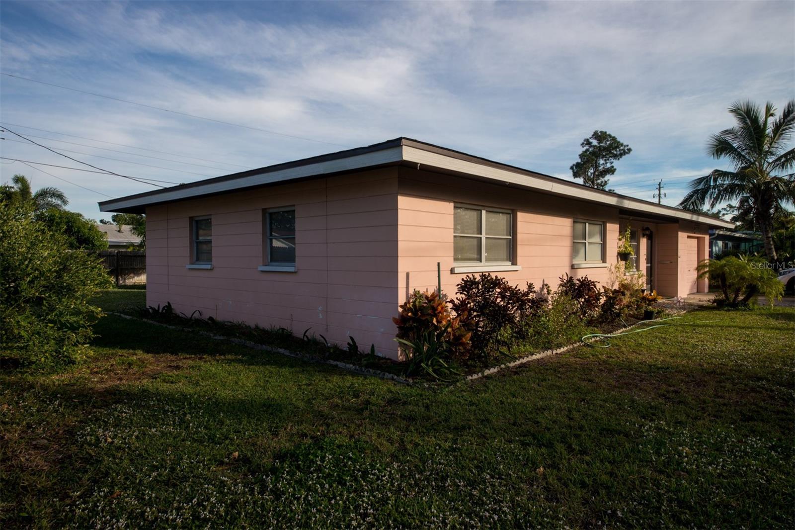 COUNTRY CLUB MANOR - Residential